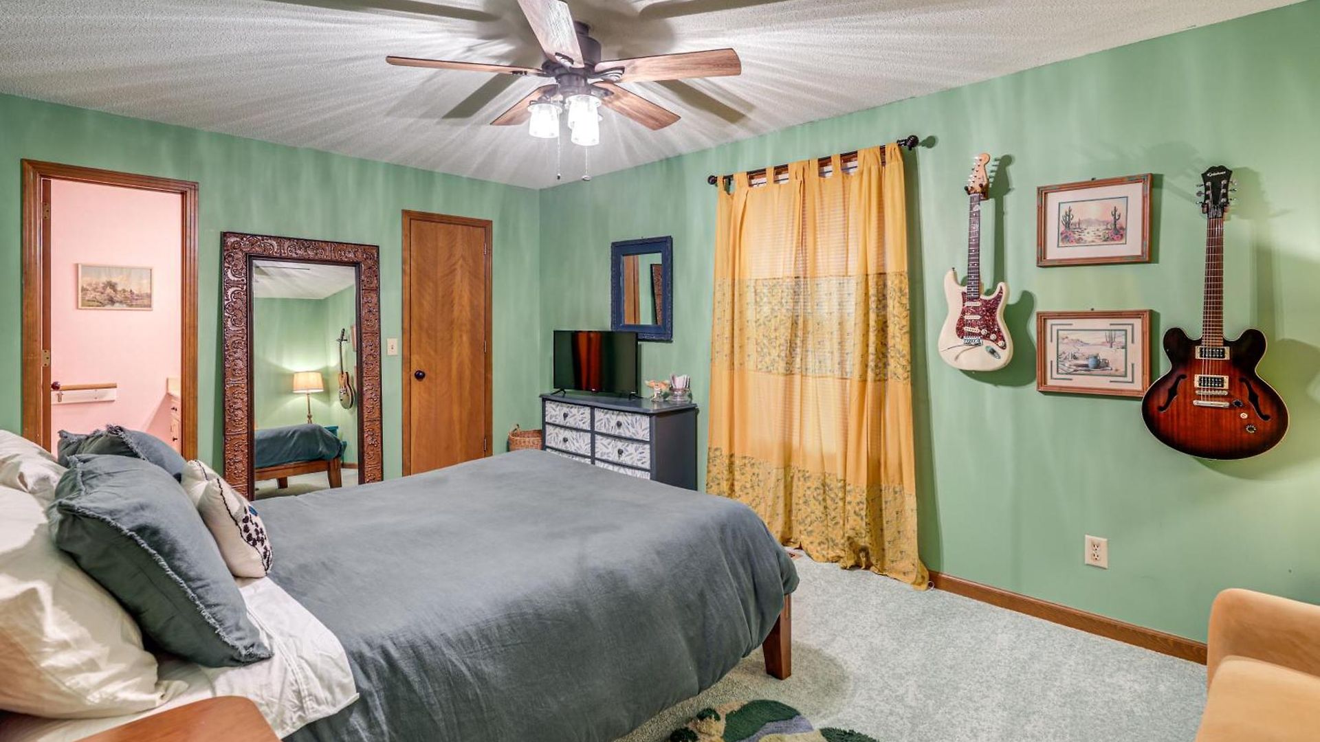 Music-themed Family Home! 13 Mi To Dtwn Holiday home