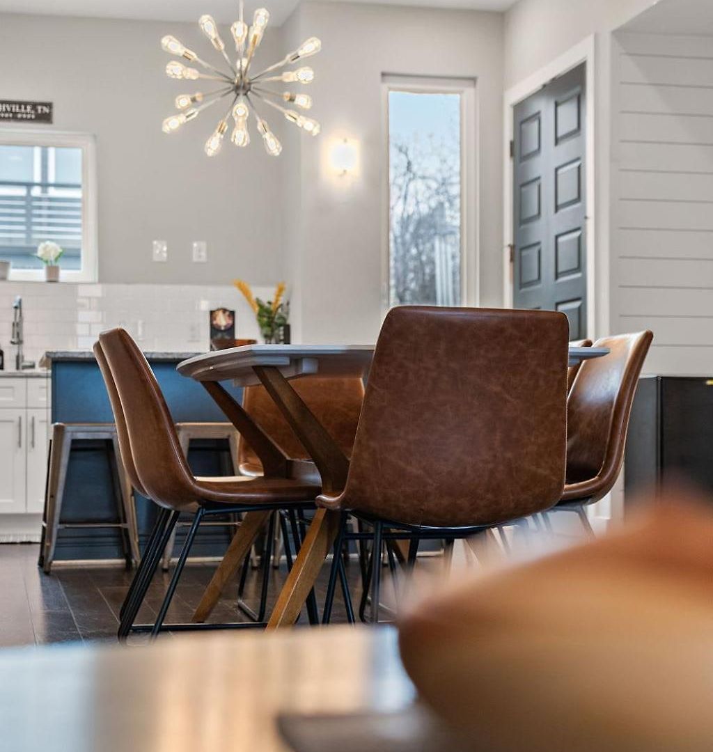 Chic Near Downtown Sleeps 14 Nashville