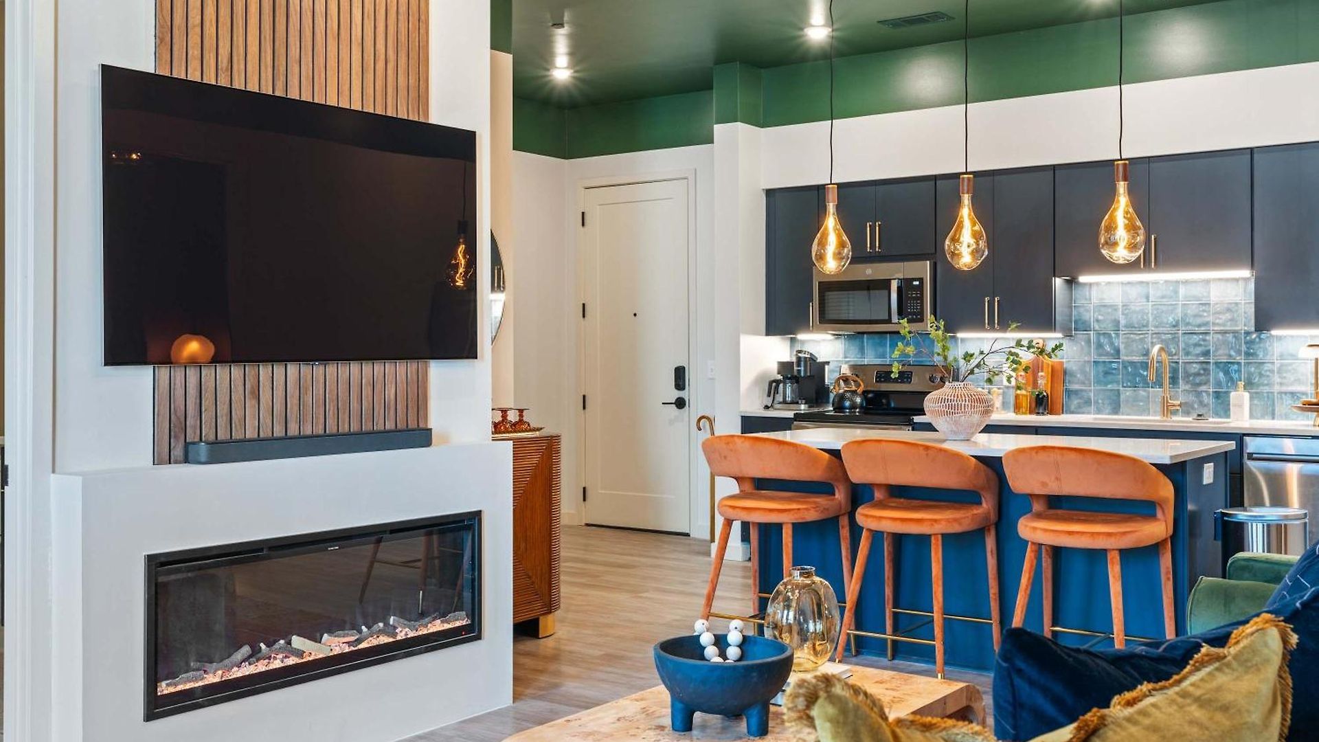 Holiday home Three King With Pool Gym Balcony & Garage Right On Music Row Downtown Views From Rooftop Walk To Rca B & Local Dining Under 2 Miles To Broadway Elevator Access 24 Hr Hospitality Nashville