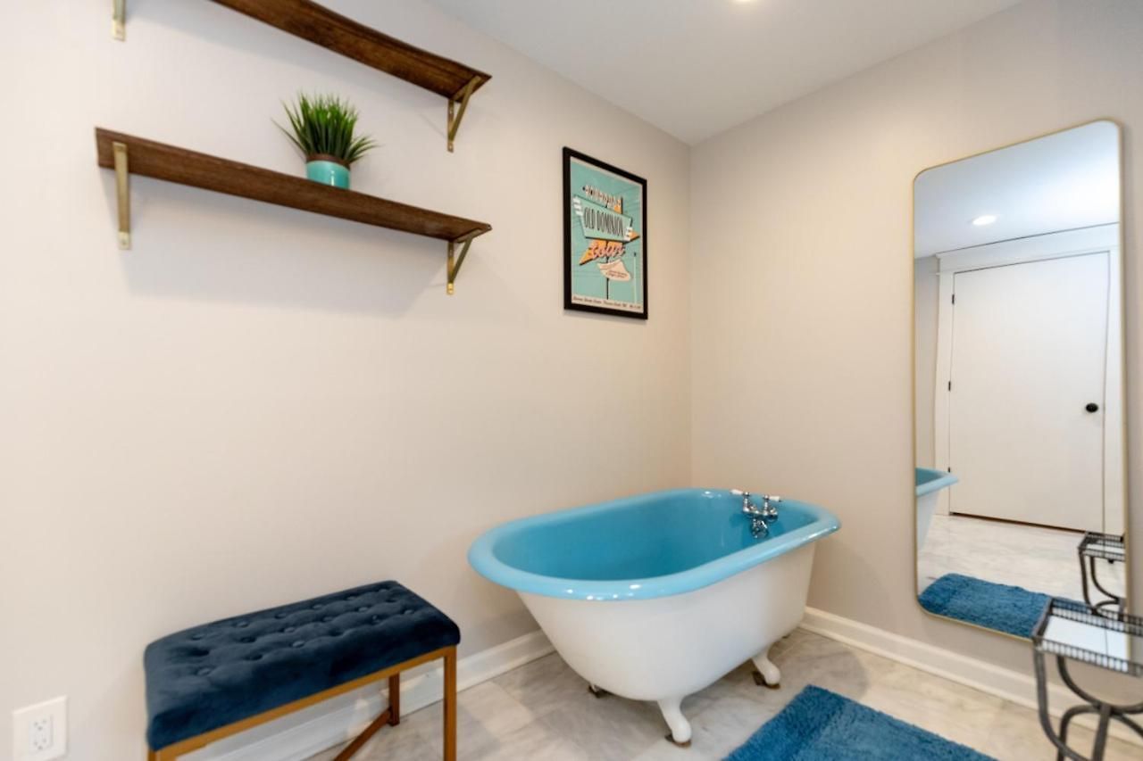 Casa Azul King Beds Close To Broadway Hot Tub Holiday home *