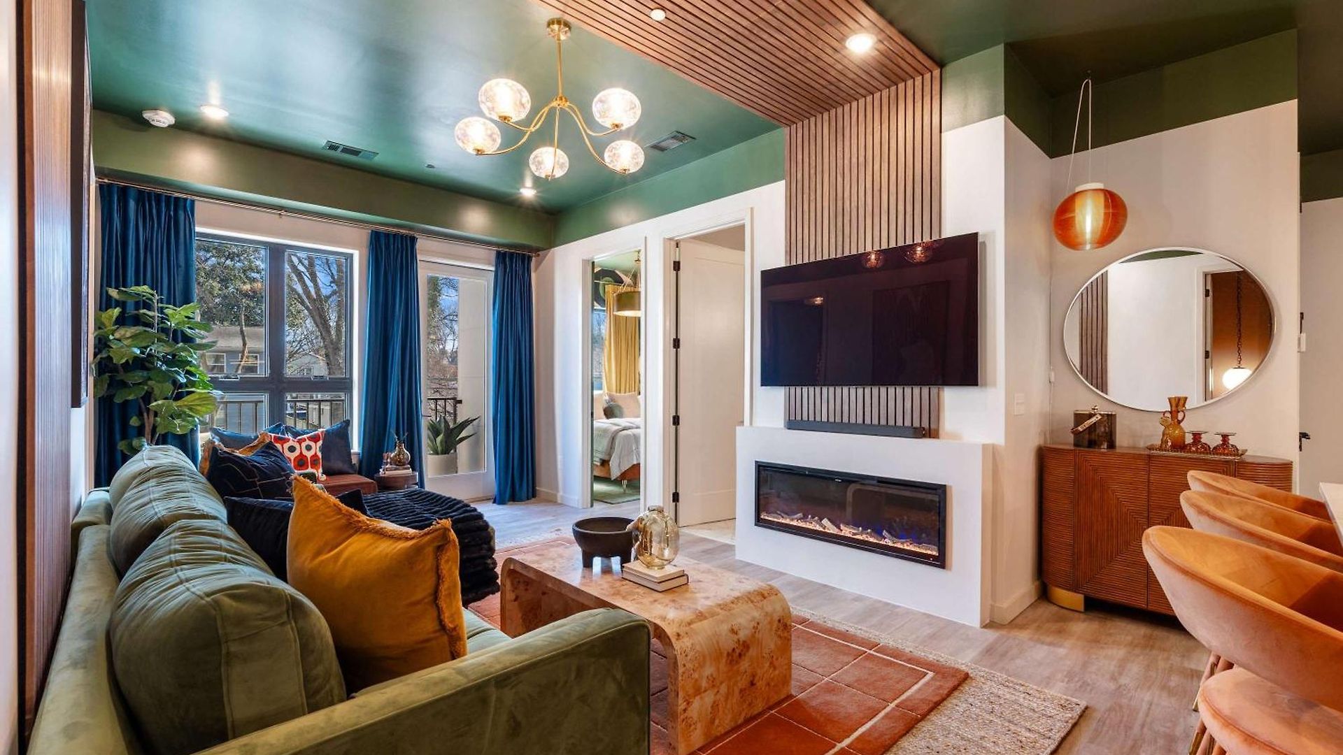 Three King With Pool Gym Balcony & Garage Right On Music Row Downtown Views From Rooftop Walk To Rca B & Local Dining Under 2 Miles To Broadway Elevator Access 24 Hr Hospitality Holiday home Nashville