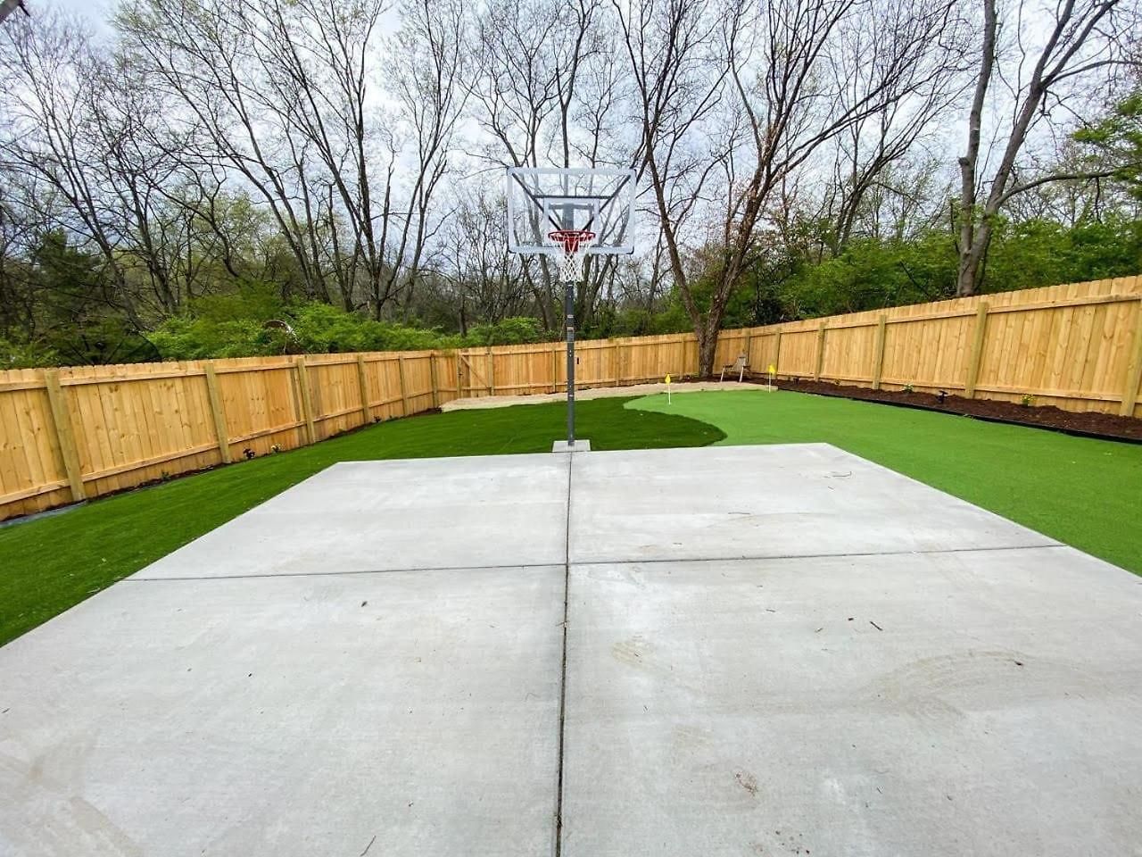 New Listing The Playhouse With Games & *