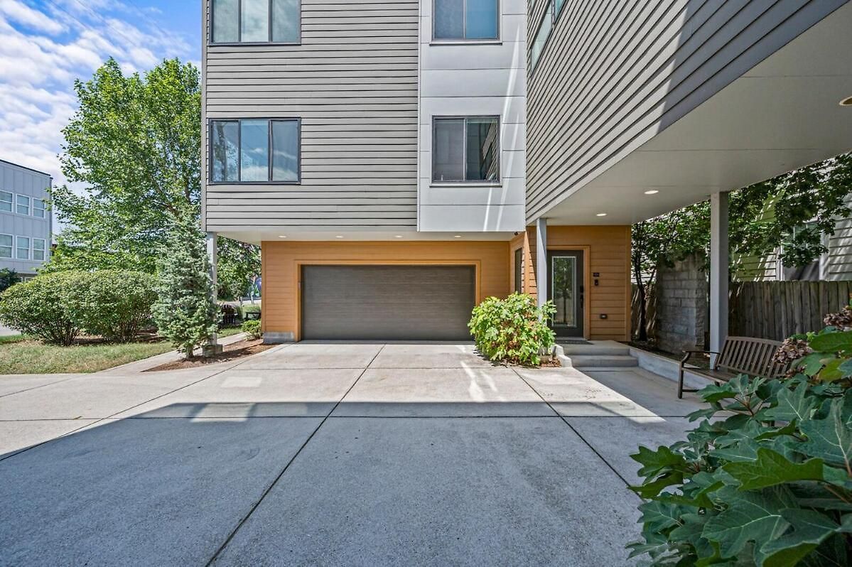 Walk & Bike-stunning Natural Light! 13 Mins To Downtown