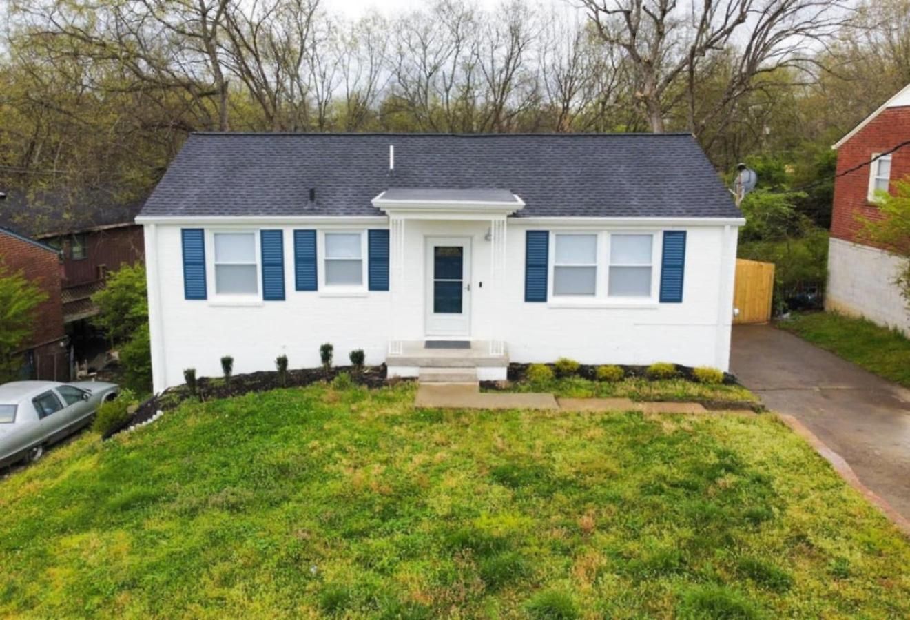 New Listing The Playhouse With Games &