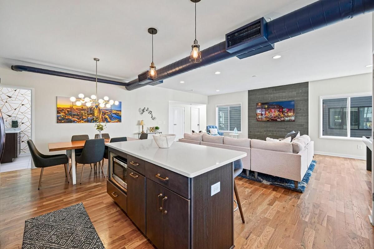 Walk & Bike-stunning Natural Light! 13 Mins To Downtown Holiday home