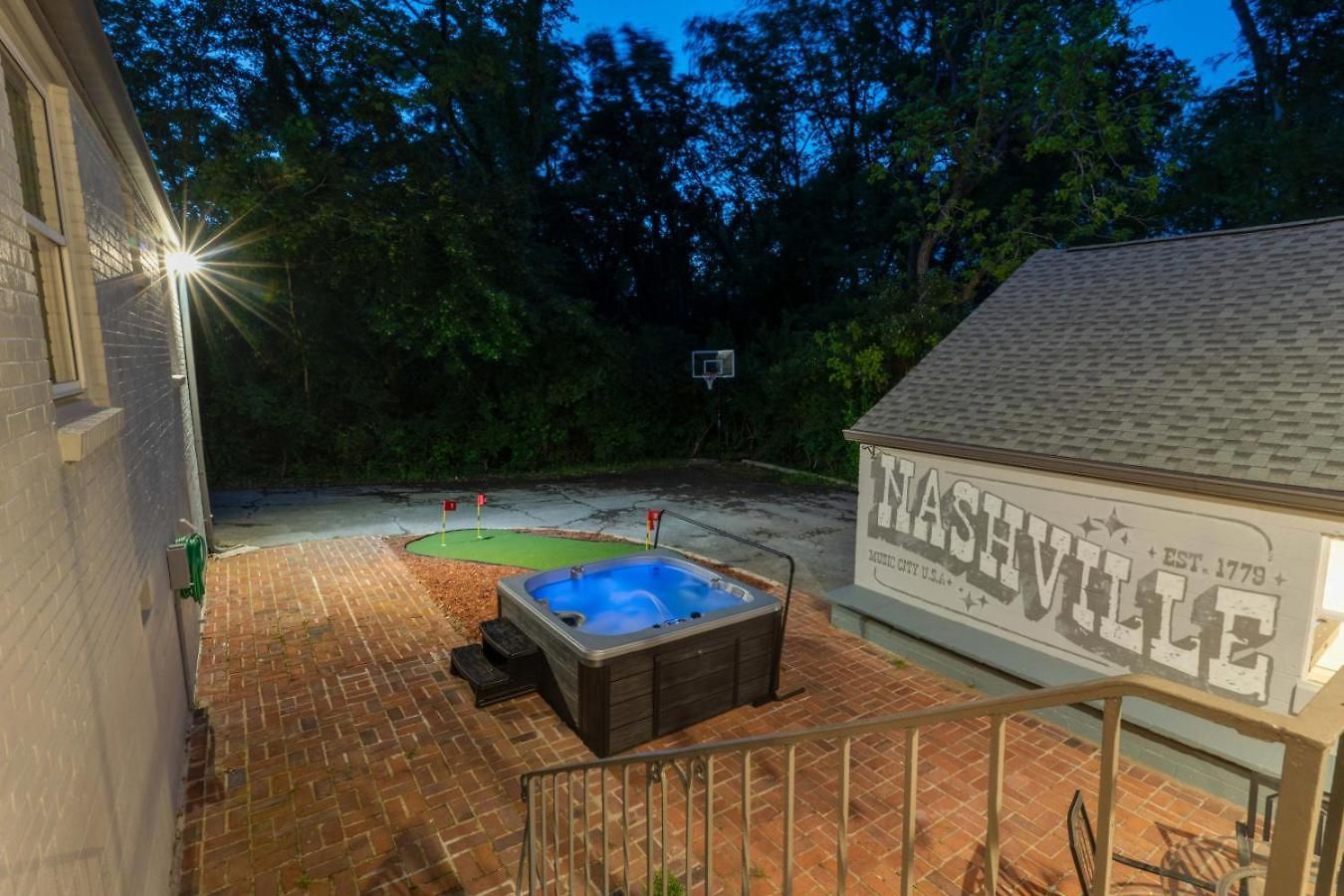 New Playground Hot Tub Games And Broadway Buzz Holiday home
