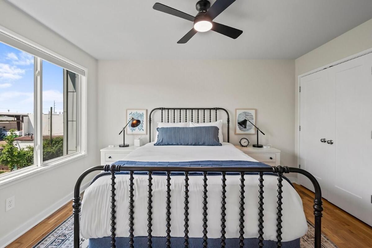 Walk & Bike-stunning Natural Light! 13 Mins To Downtown Holiday home *