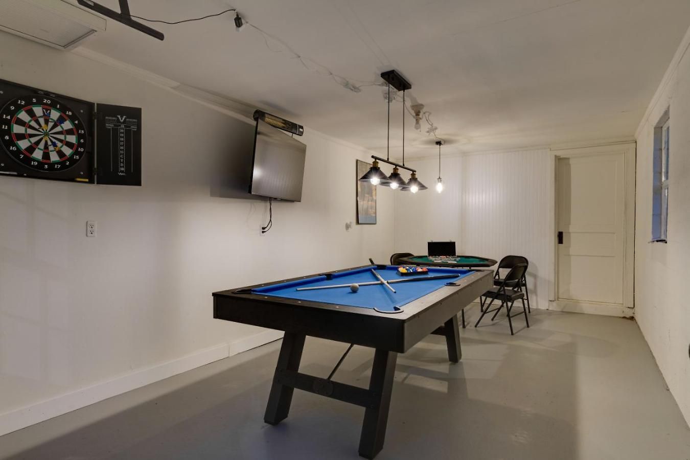 New Playground Hot Tub Games And Broadway Buzz Holiday home *