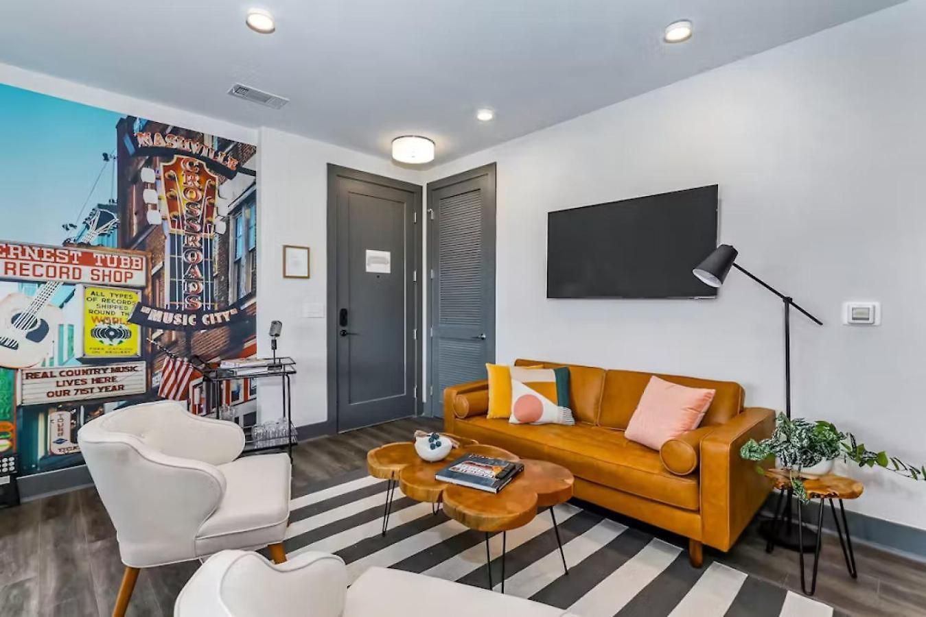Oasis At The Muse Modern 2br With Balcony & Rooftop Views Apartment