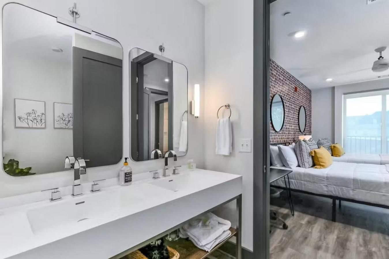 Oasis At The Muse Modern 2br With Balcony & Rooftop Views *