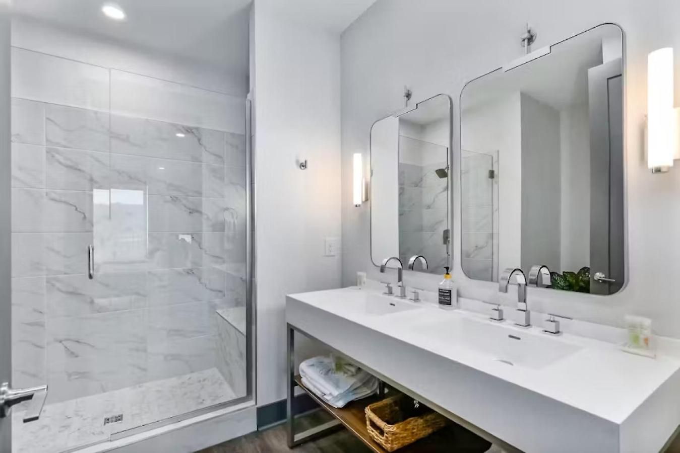 Oasis At The Muse Modern 2br With Balcony & Rooftop Views * Nashville