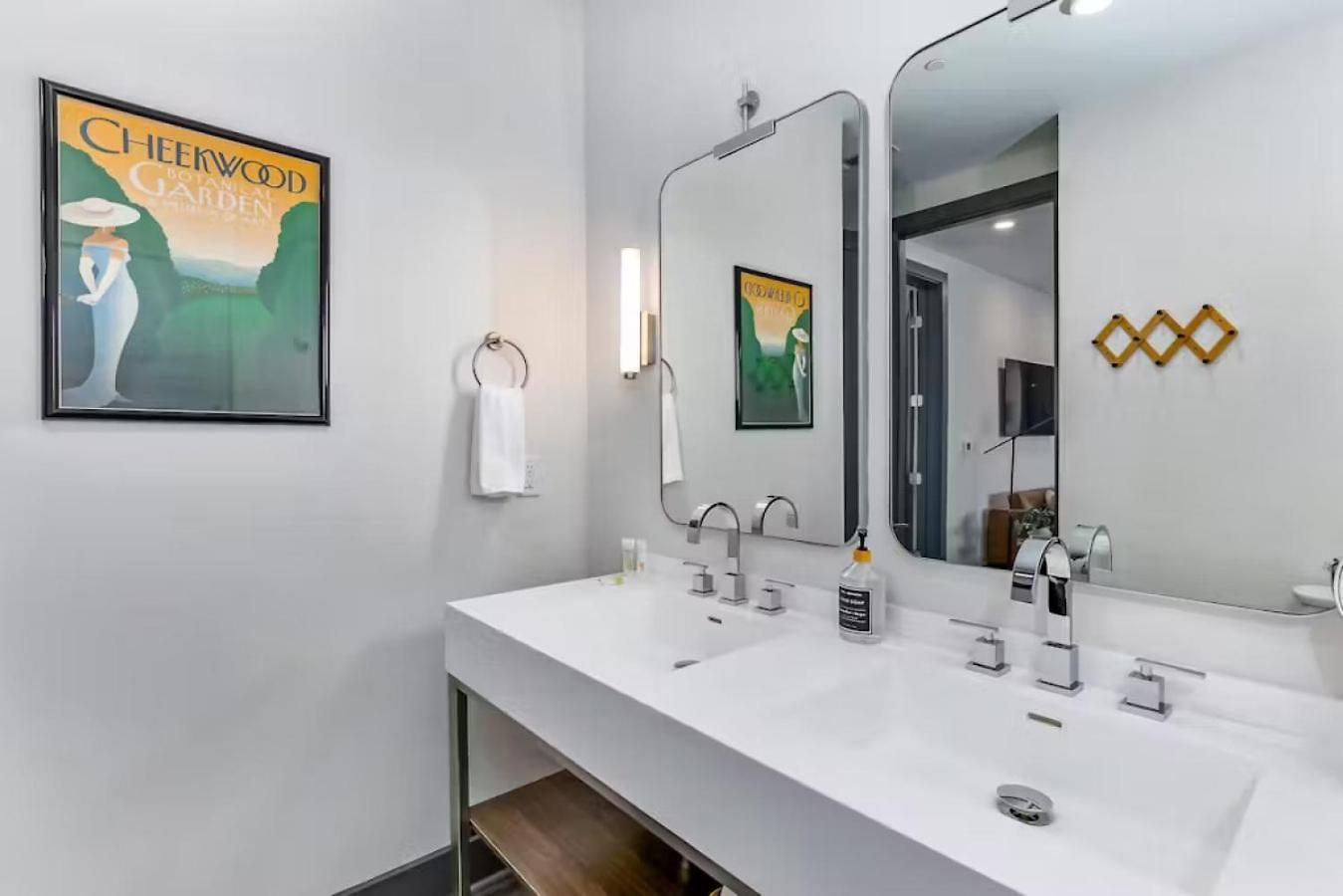 Oasis At The Muse Modern 2br With Balcony & Rooftop Views Apartment