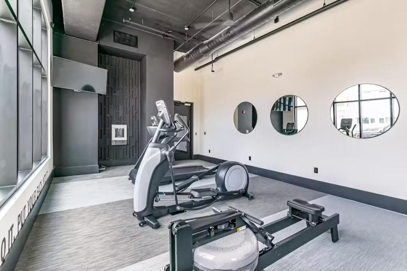 Oasis At The Muse Modern 2br With Balcony & Rooftop Views Apartment Nashville