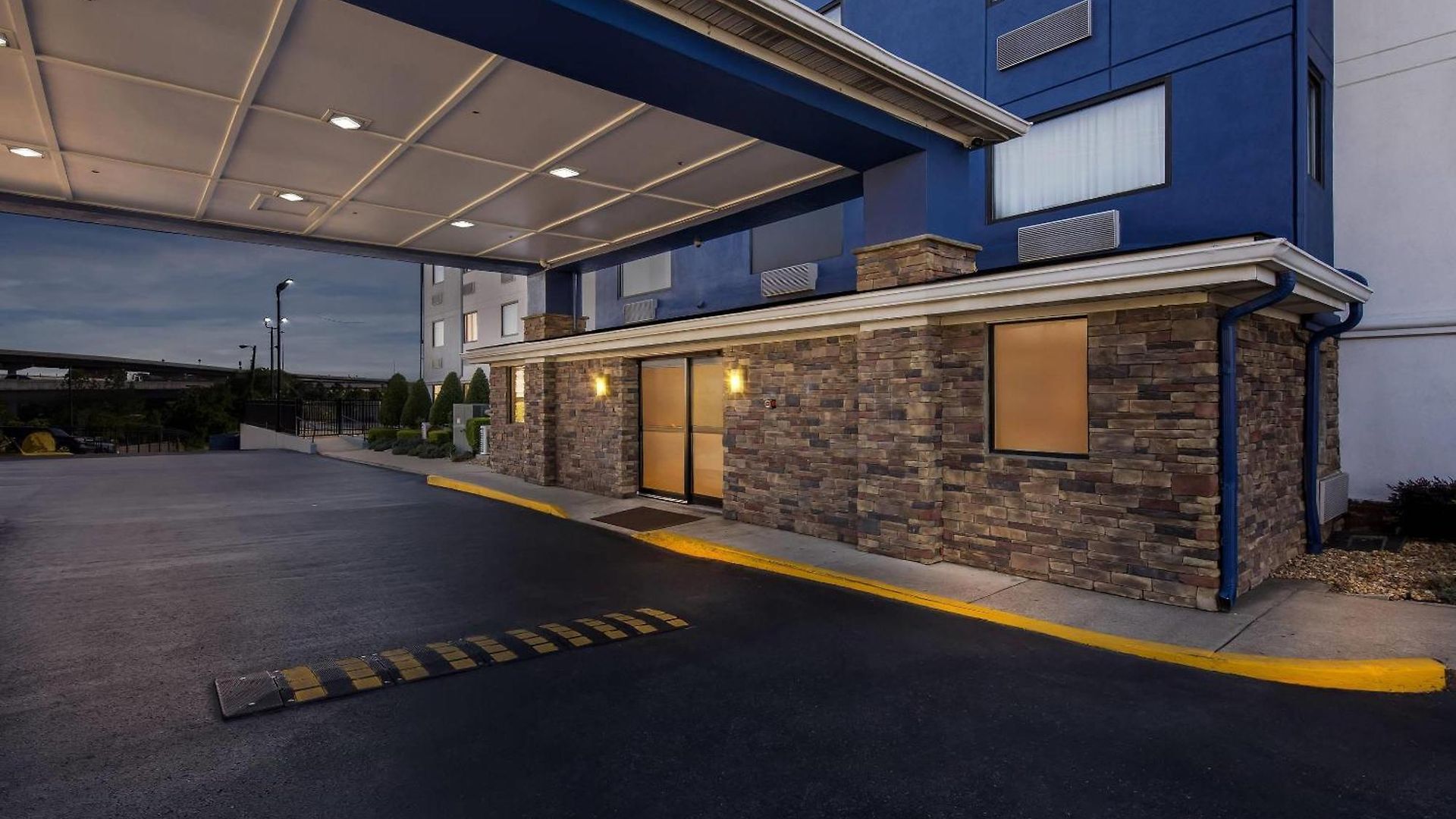 Inn Comfort West 4*