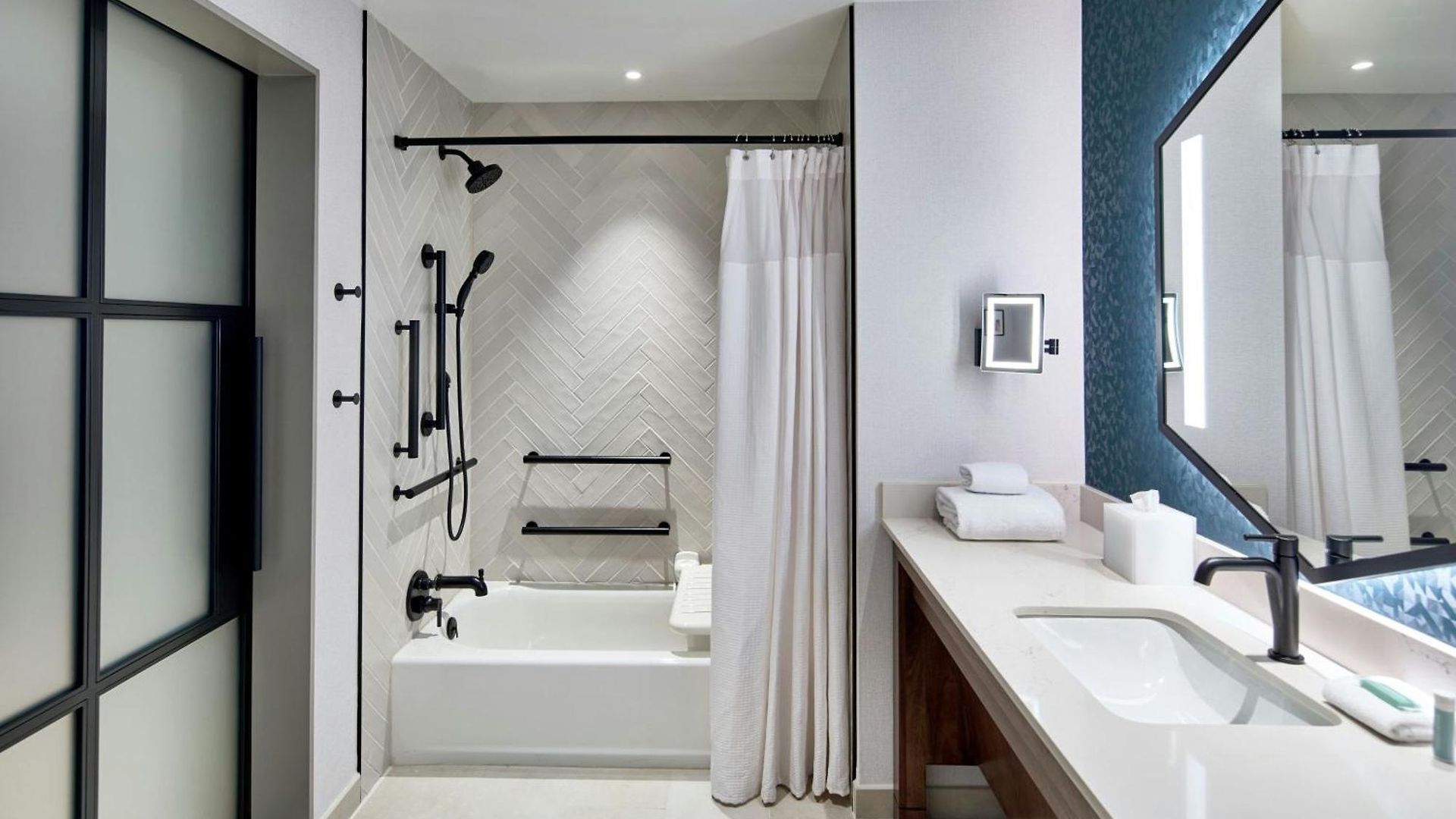 Hotel By Marriott Downtown/convention Center 3*