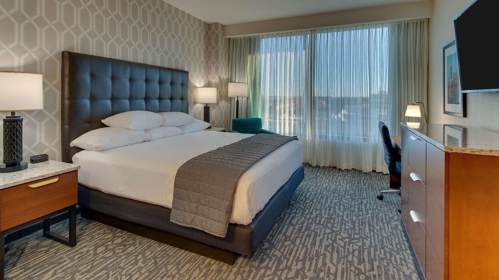 Drury Plaza Downtown Hotel 4*