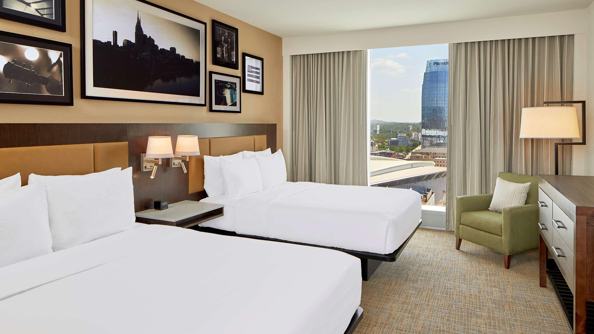 Hotel Embassy By Hilton Downtown 4*