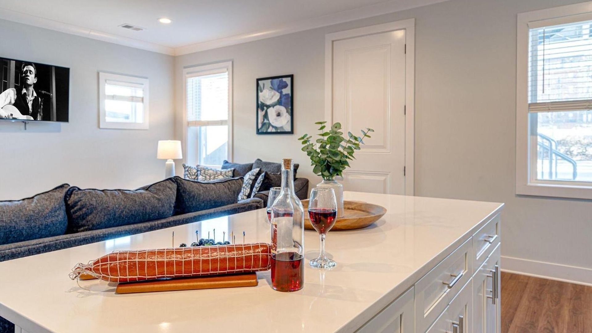 Mesmerize Melrose - 5 Mins To Broadway - Rooftop Deck Holiday home