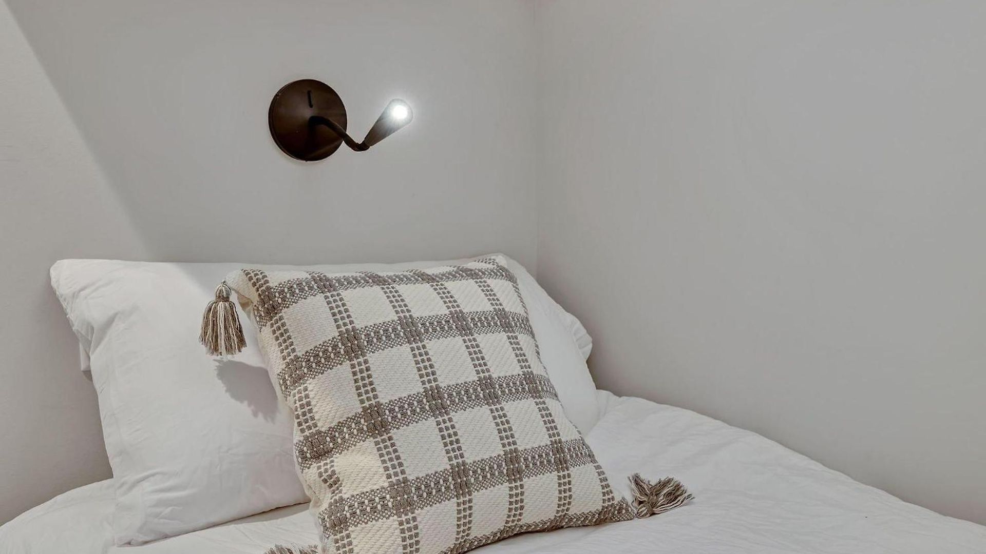 Melrose Mezzo - 5 Mins To Broadway - Rooftop Holiday home
