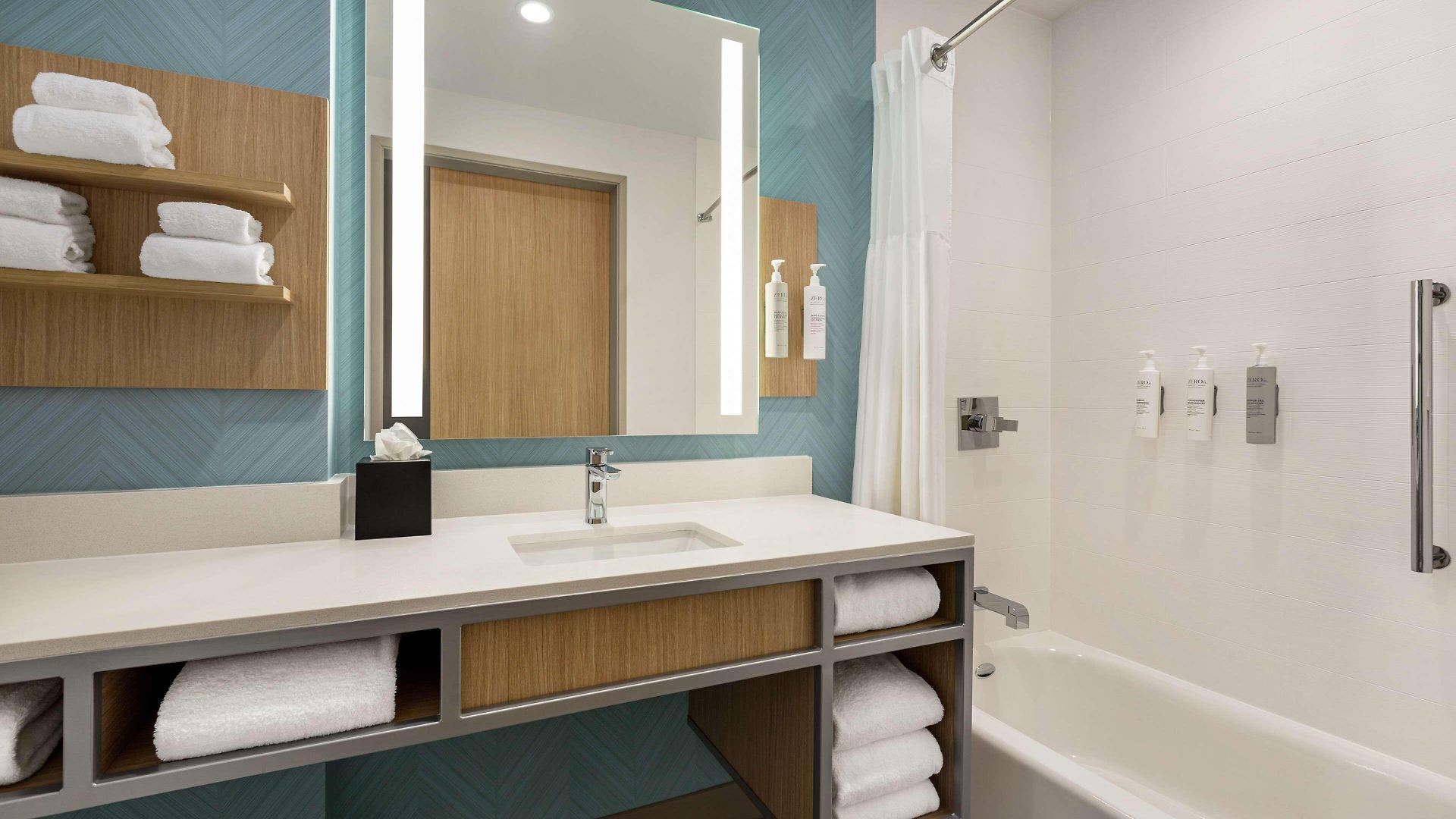Hilton Garden West End Avenue Hotel 3*