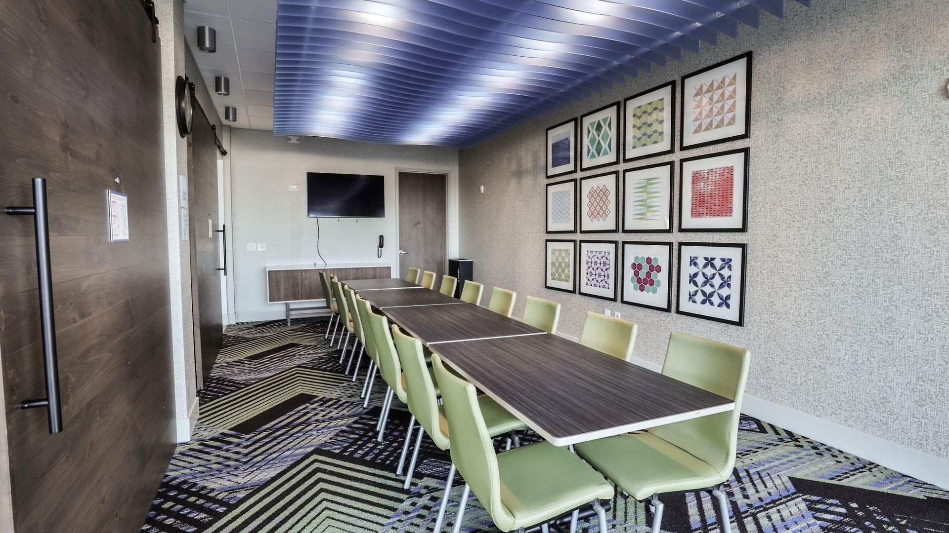 Hotel Express & - Metrocenter Downtown By Ihg 3*