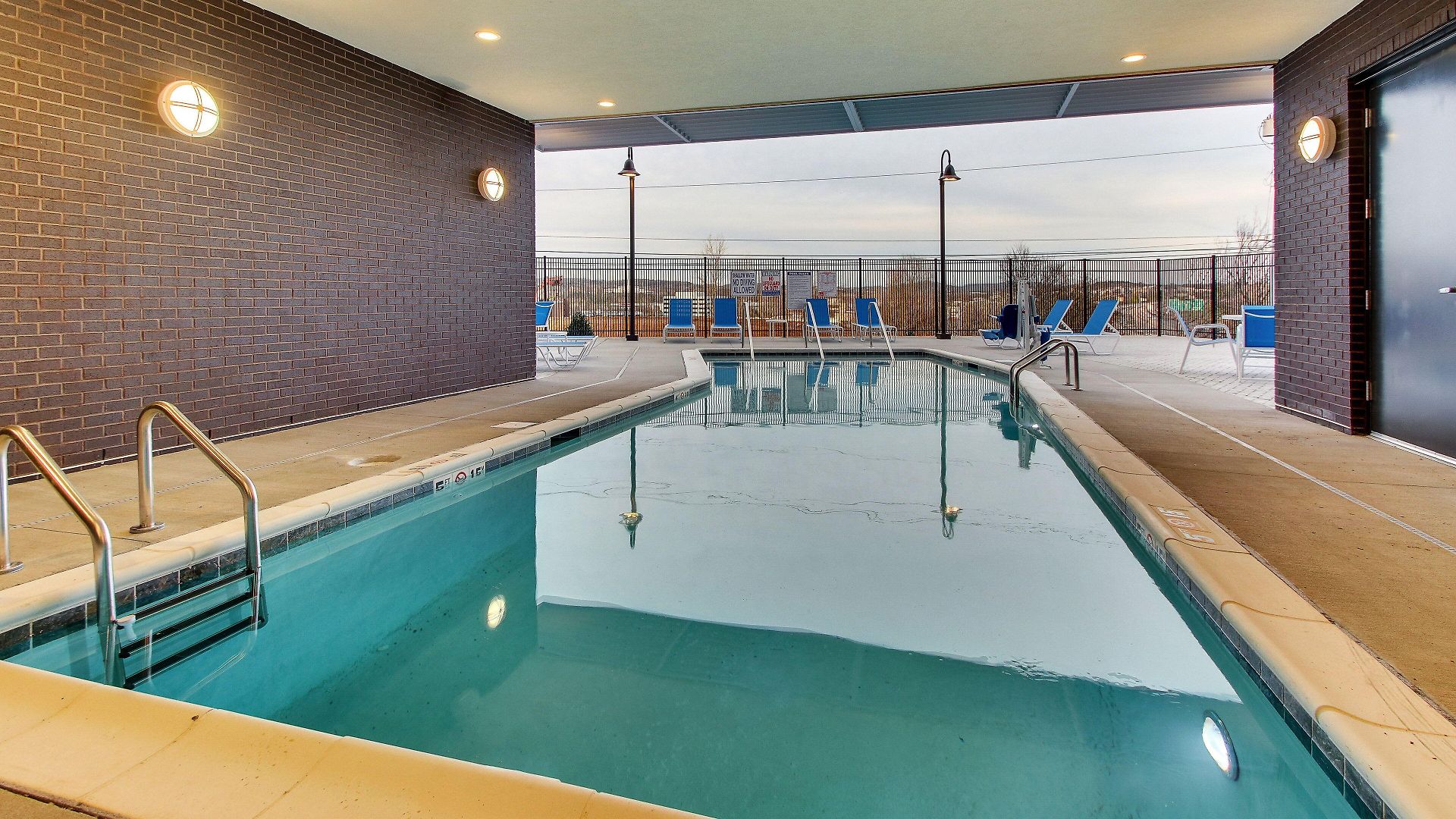 Hotel Express & - Metrocenter Downtown By Ihg