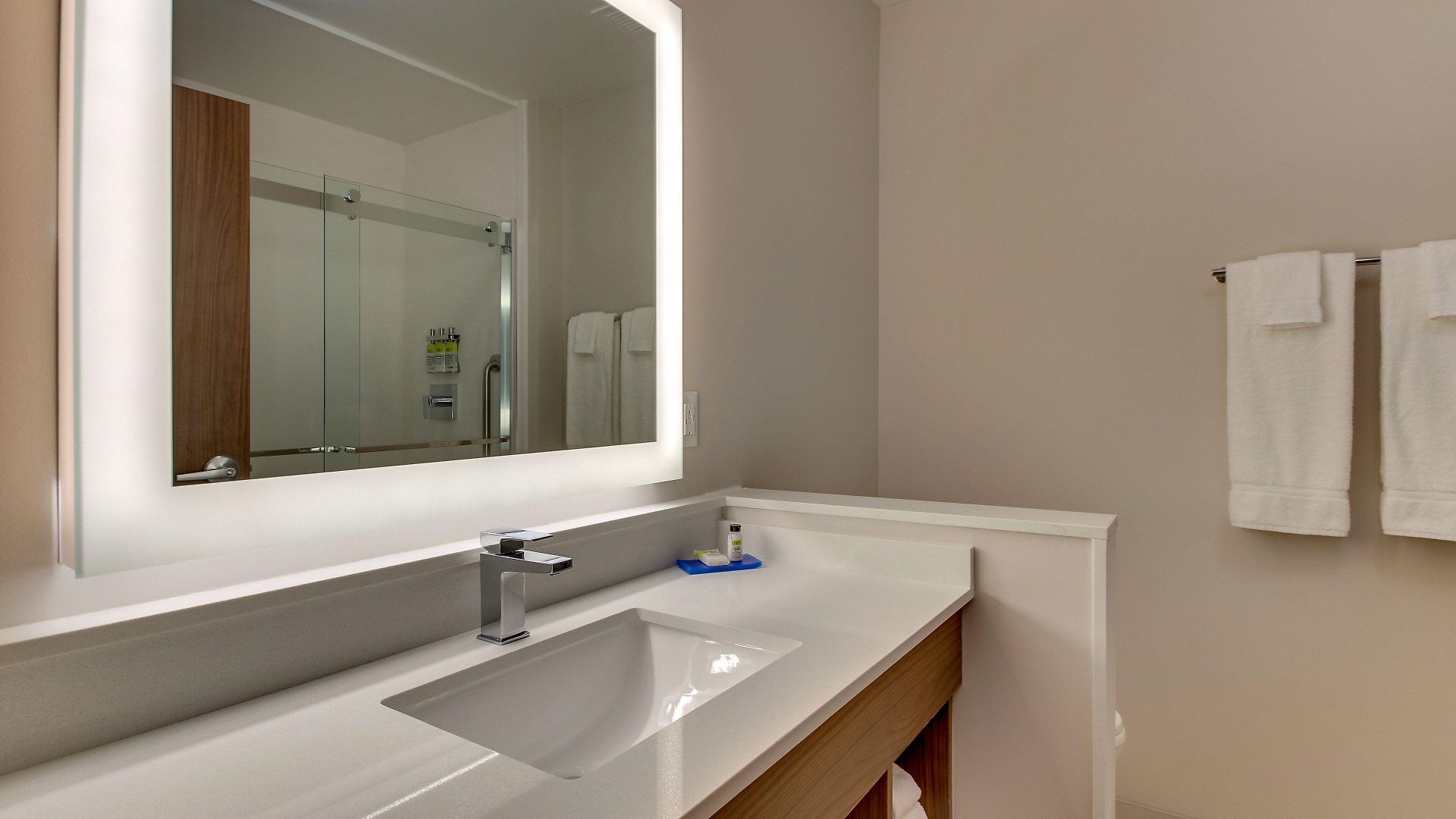 Express & - Metrocenter Downtown By Ihg Hotel 3*
