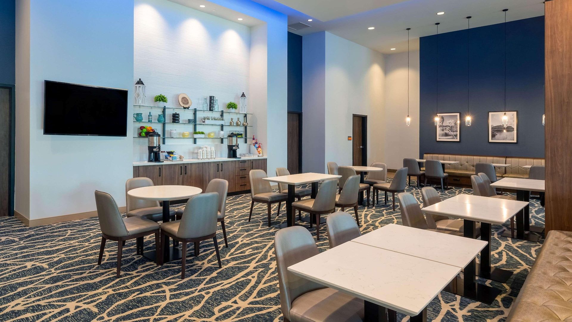 La Quinta & By Wyndham Downtown Stadium Hotel Nashville