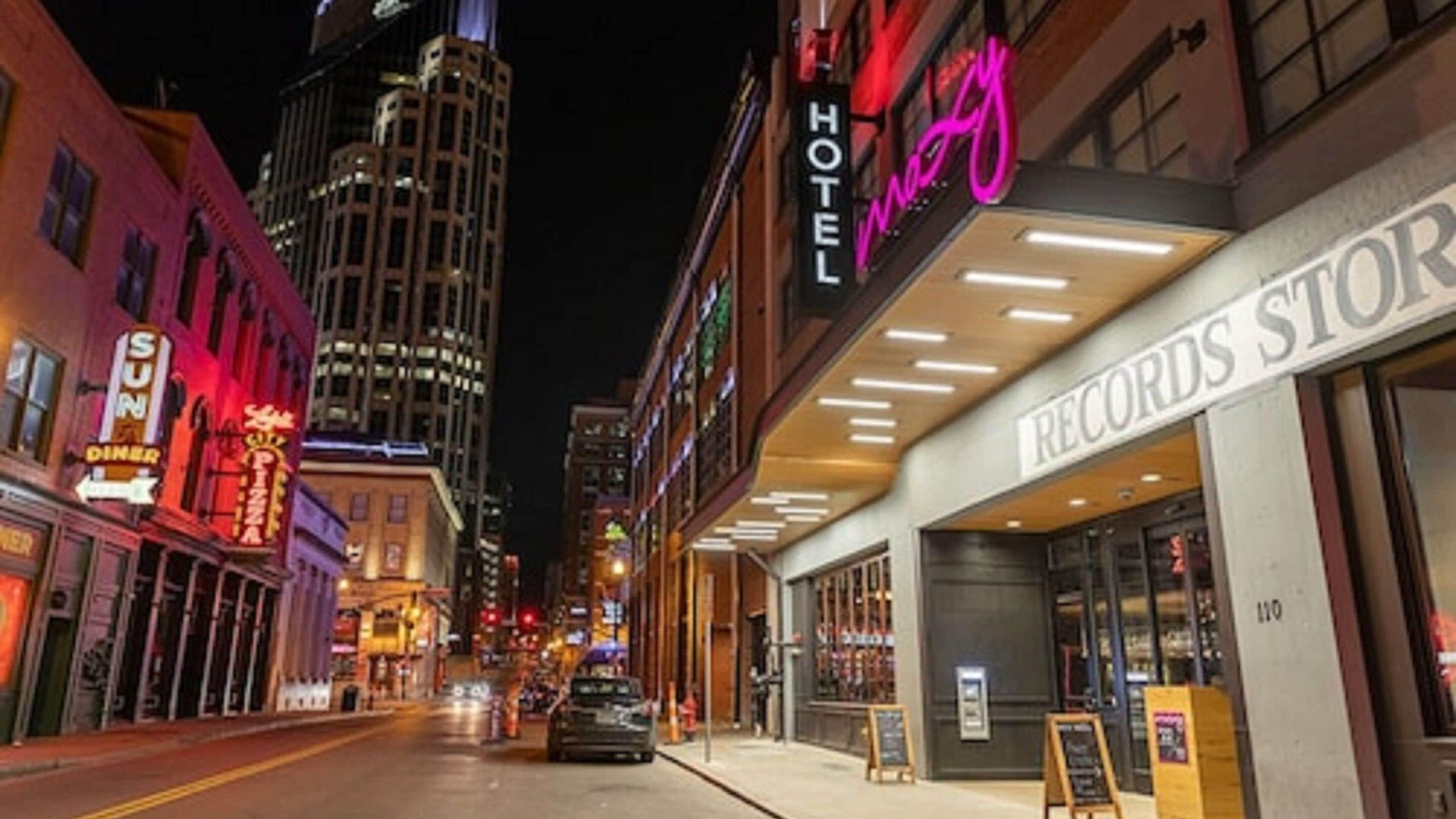 Hotel Moxy Downtown 3*