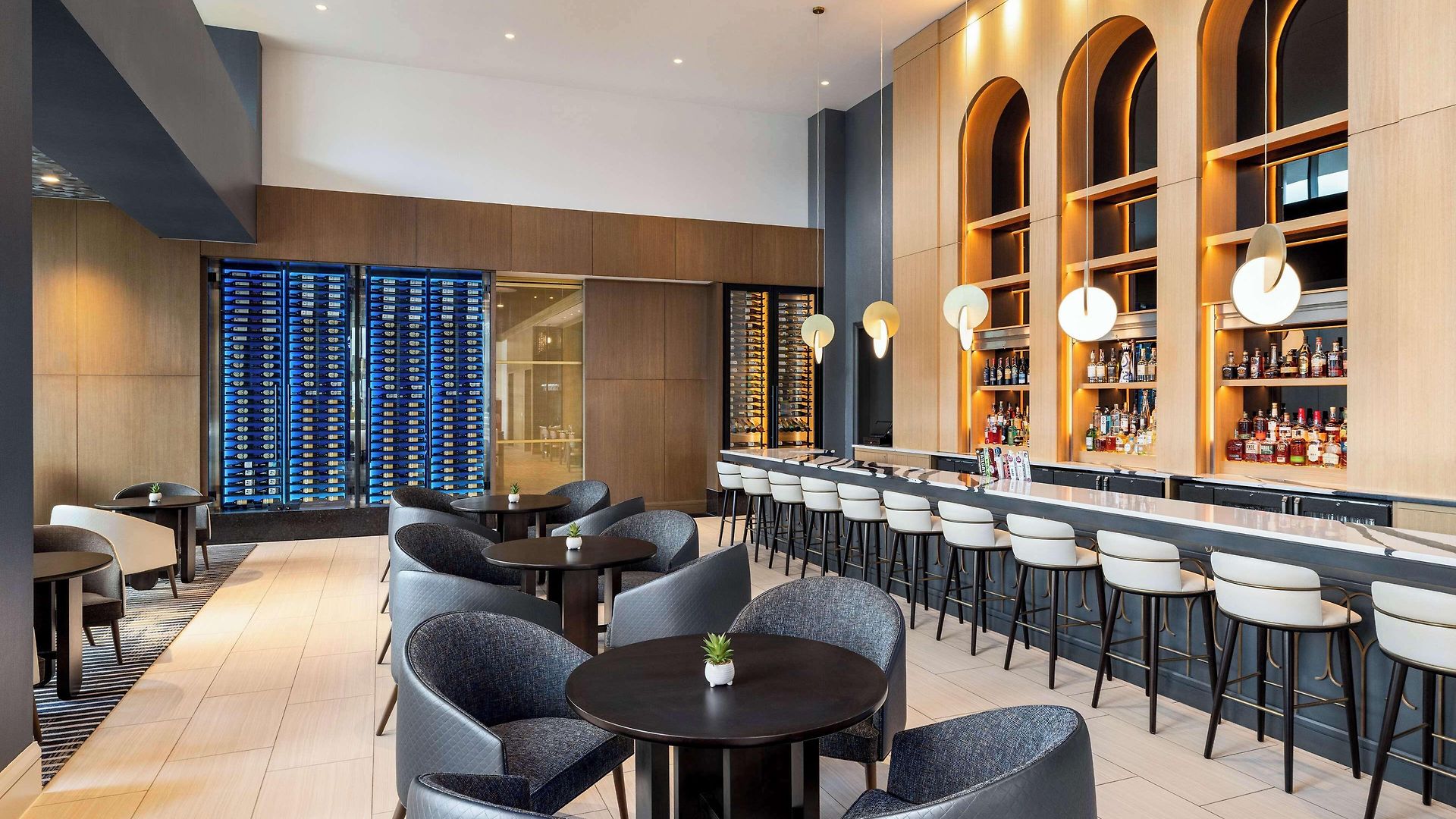 Hilton Bna Airport Terminal 4*