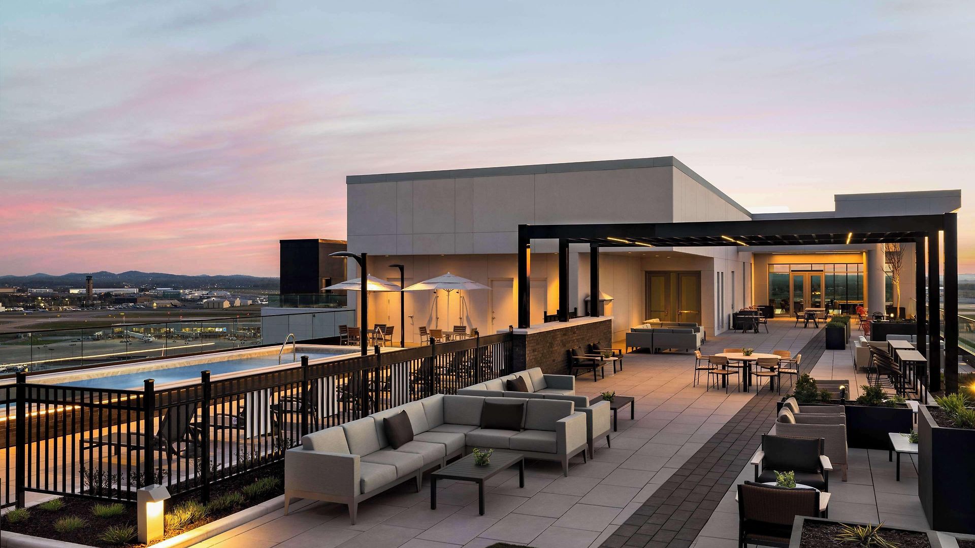 Hilton Bna Airport Terminal Hotel 4*