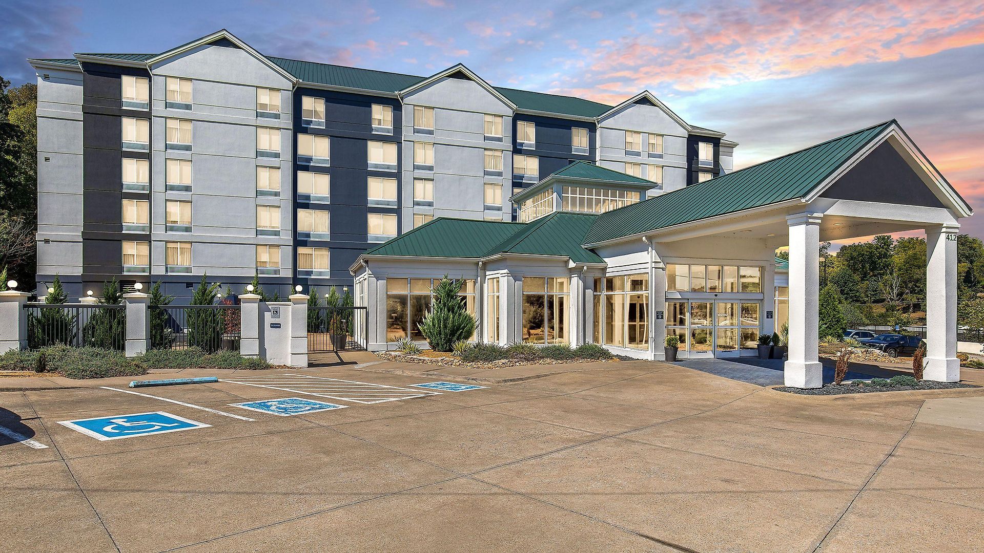 Crowne Plaza Airport By Ihg