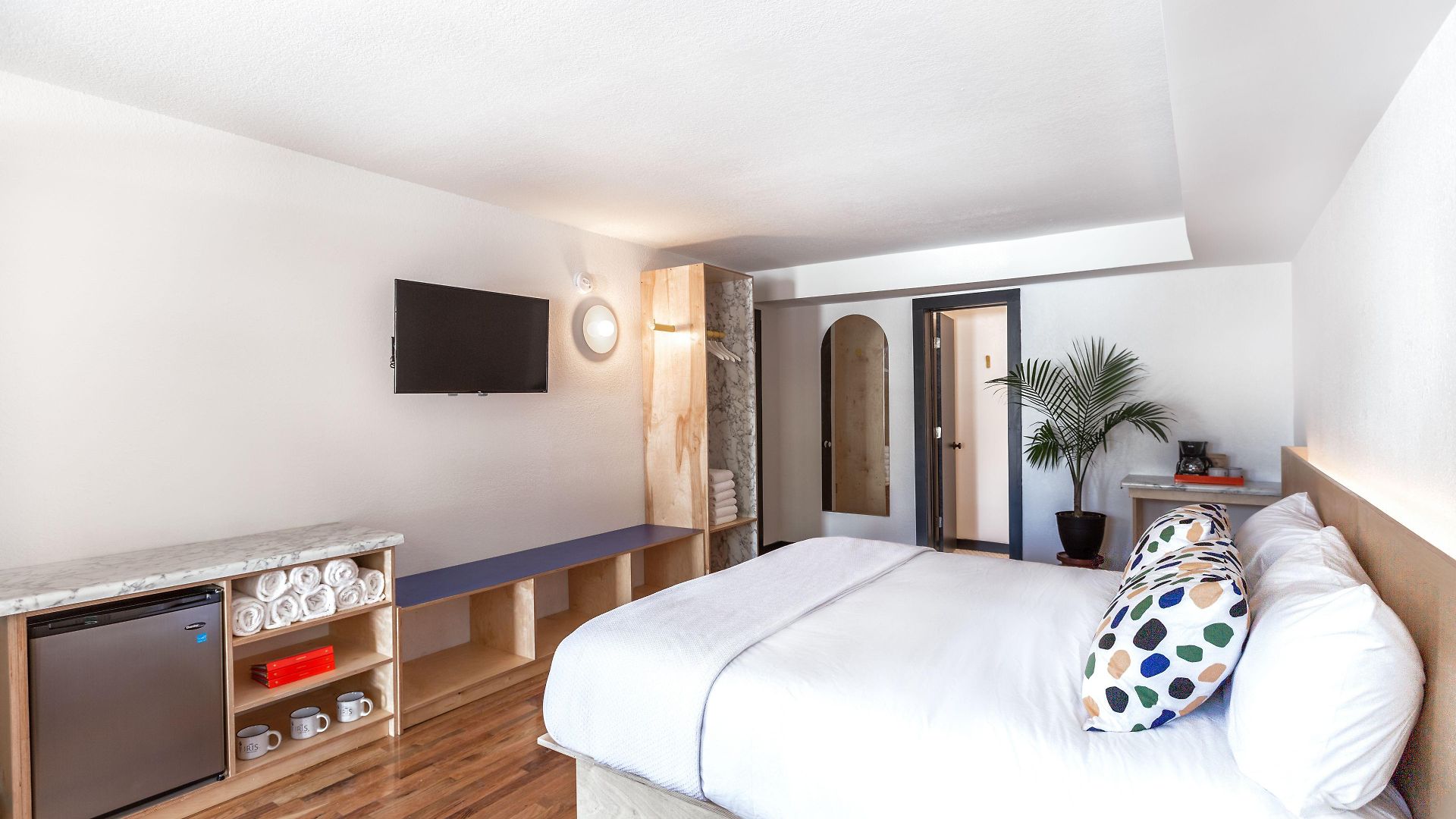 The Iris Hotel 2*