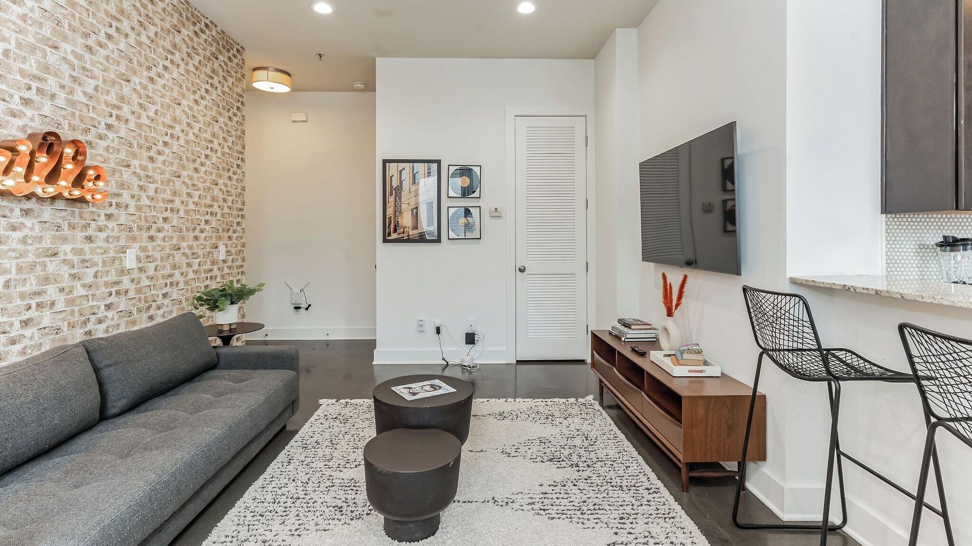 Modern Loft Near West End