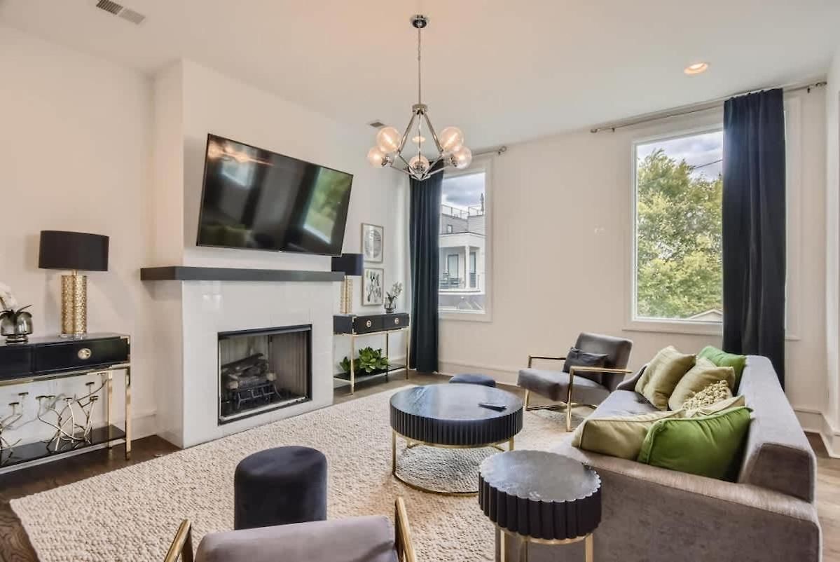Luxury - The Gulch - Private Rooftop Holiday home *