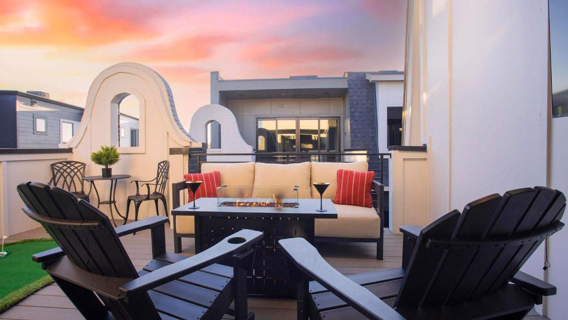 Printer's Alley Vibes Rooftop Fire Deck Karaoke Holiday home