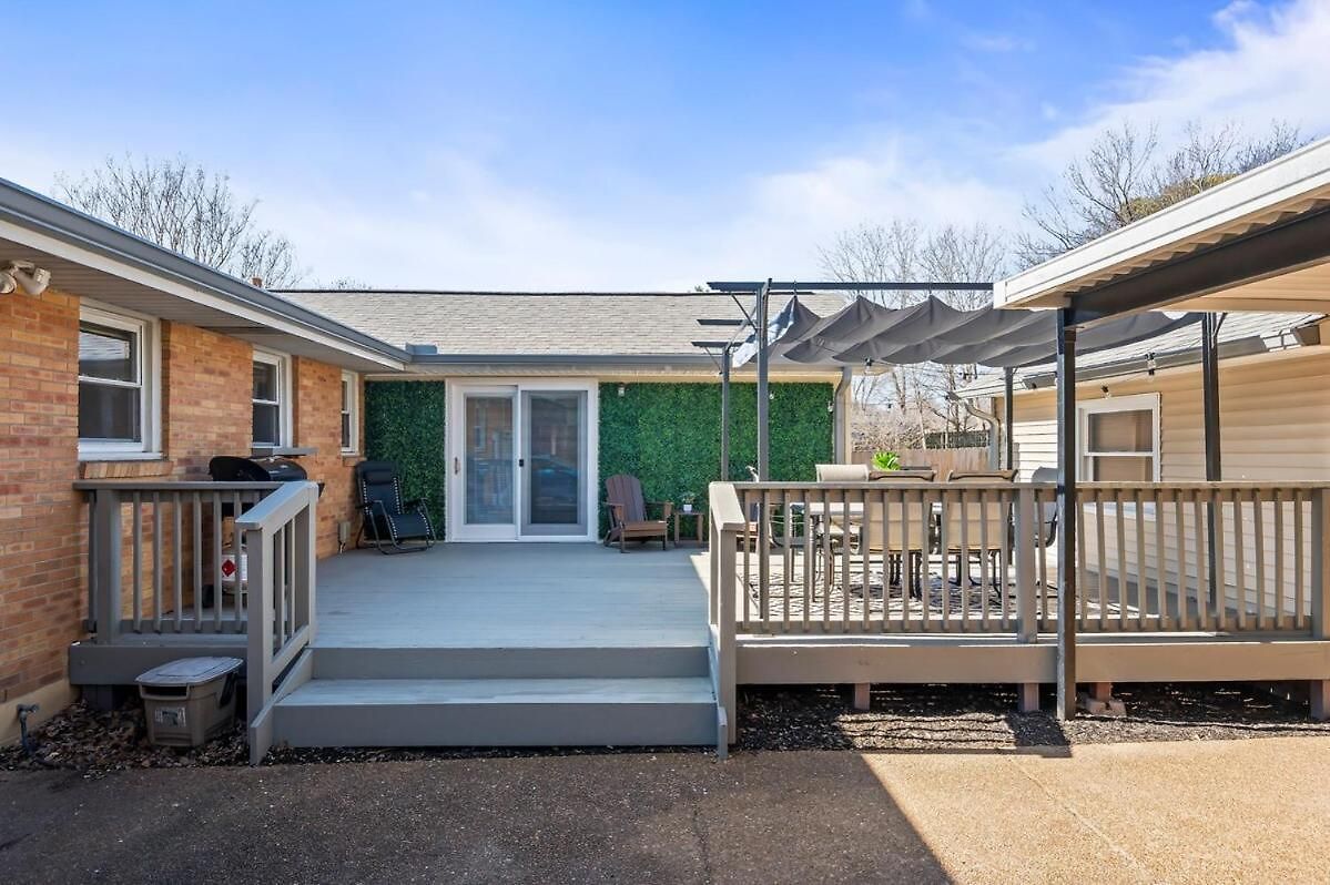 Holiday home Cozy Ranch Retreat-large Deck & Yard-10 Mins To Downtown