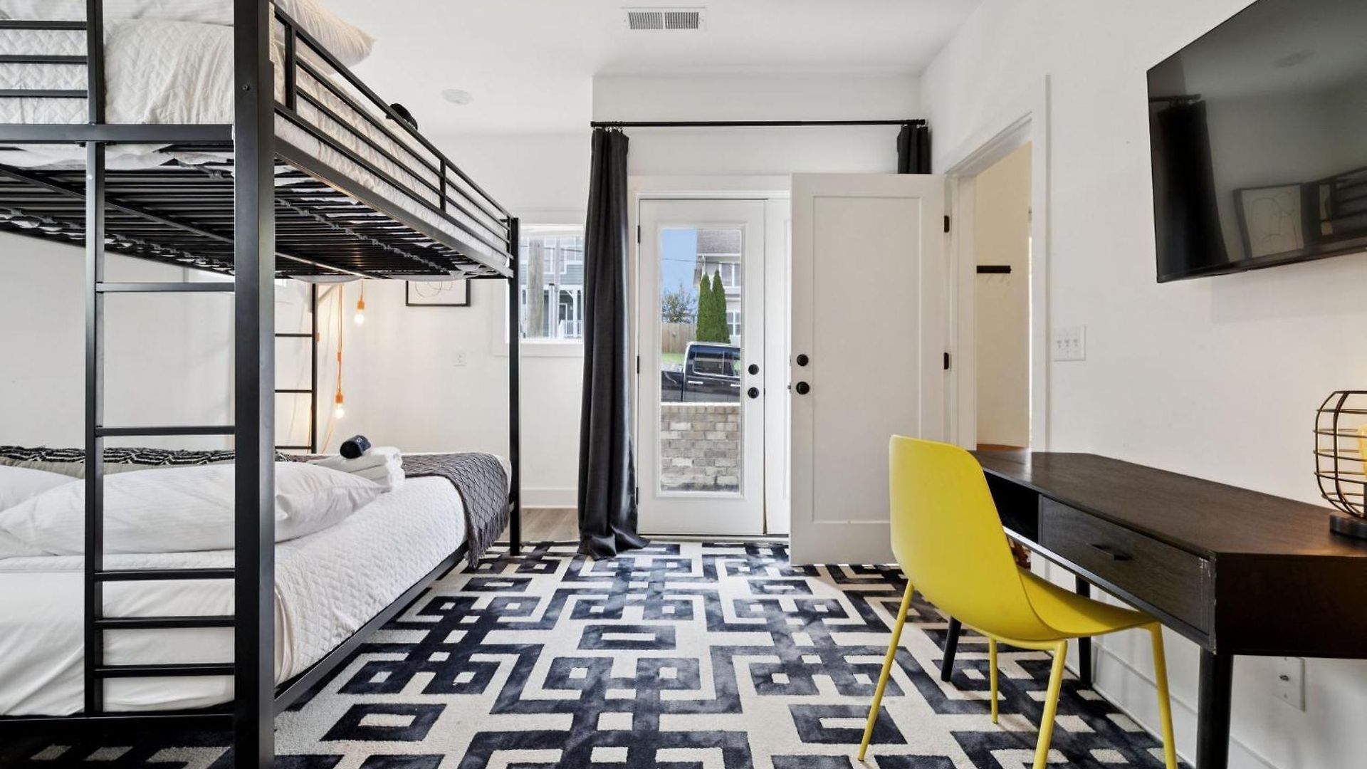 New Nash Modern Luxurious Space W Rooftop Views *