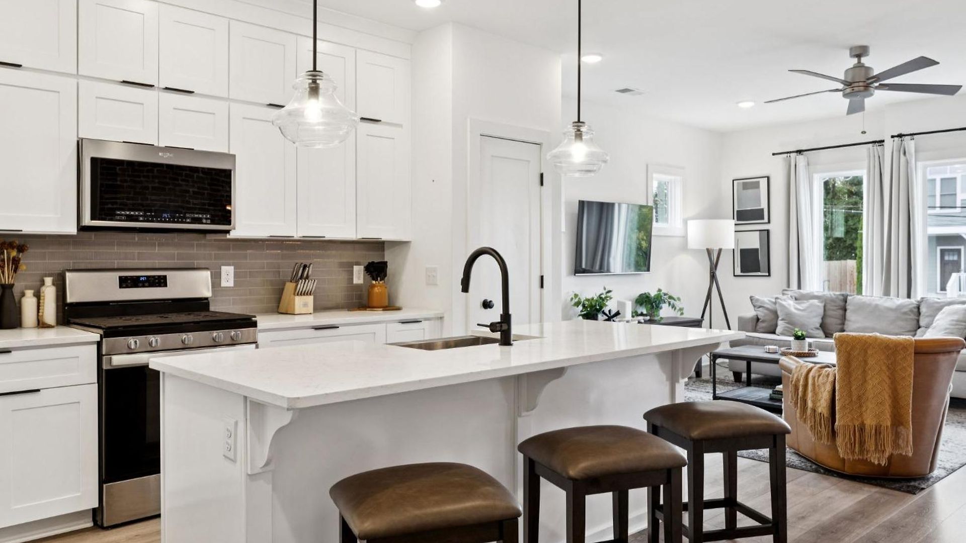New Nash Modern Luxurious Space W Rooftop Views Holiday home Nashville