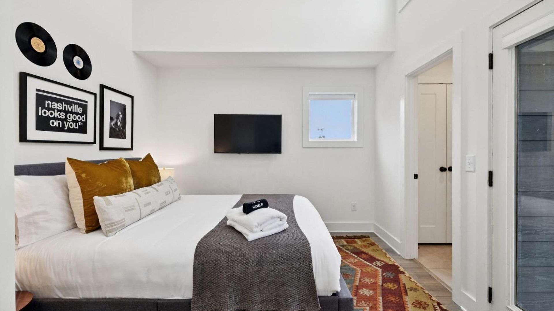 New Nash Modern Luxurious Space W Rooftop Views Holiday home Nashville