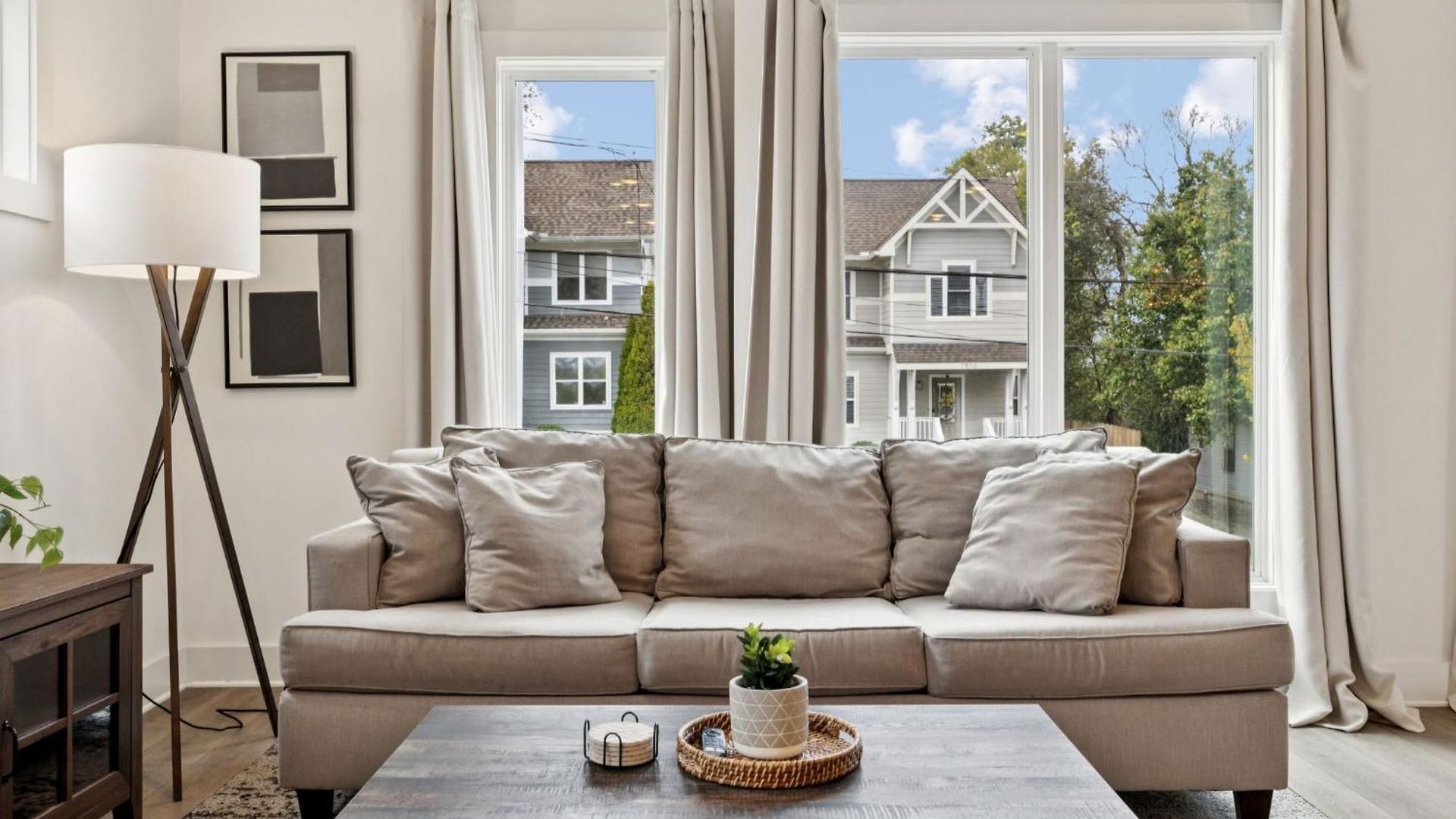 New Nash Modern Luxurious Space W Rooftop Views *
