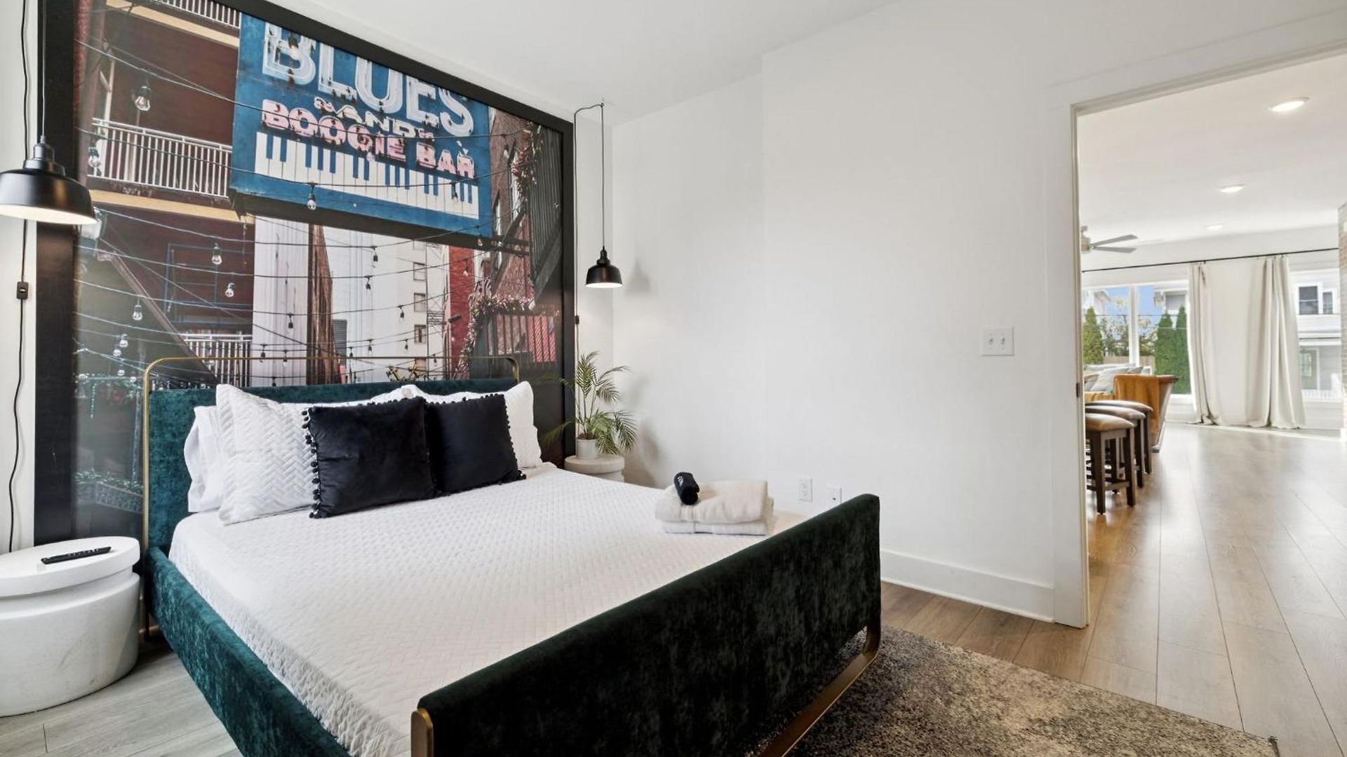 New Nash Modern Luxurious Space W Rooftop Views Holiday home Nashville