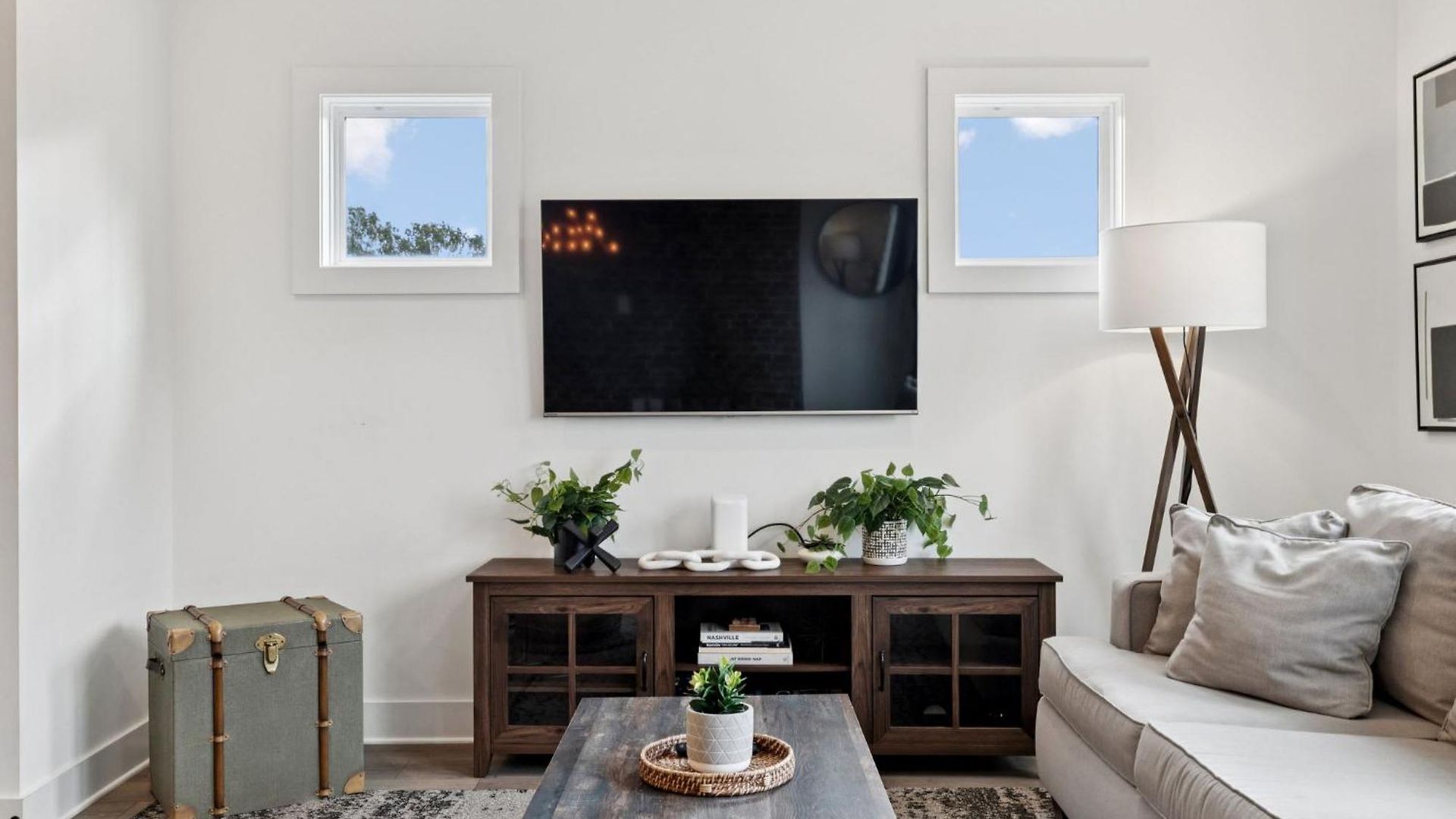New Nash Modern Luxurious Space W Rooftop Views Nashville