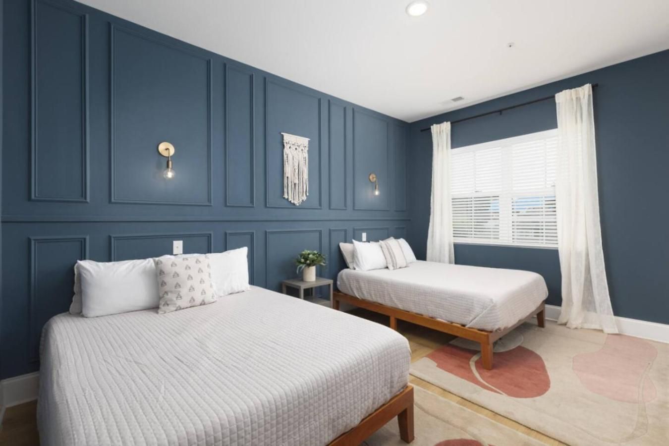 Sleeps 16 Two Side By Side Only 3 Miles Broadway *