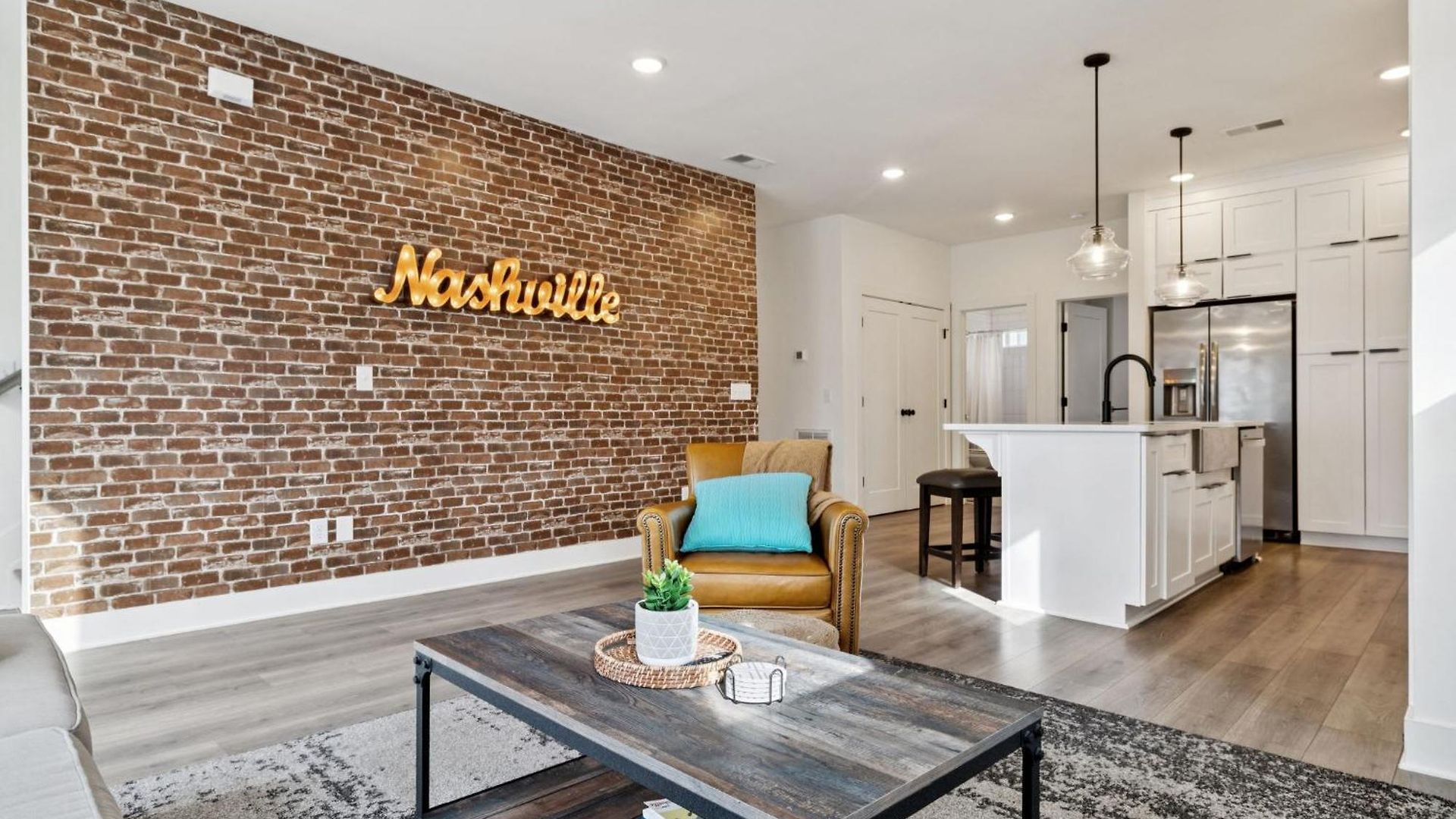 New Nash Modern Luxurious Space W Rooftop Views
