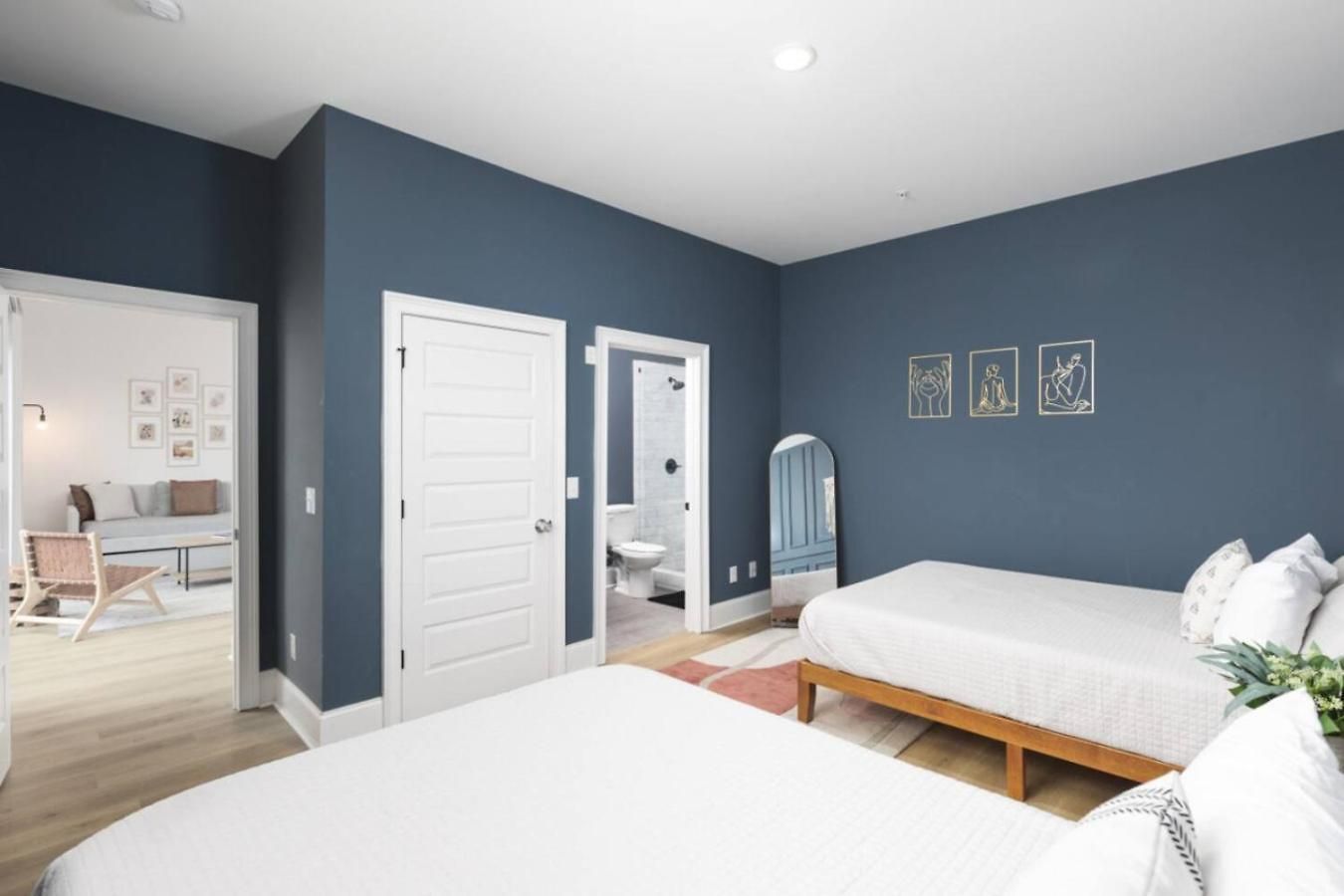 Sleeps 16 Two Side By Side Only 3 Miles Broadway Nashville