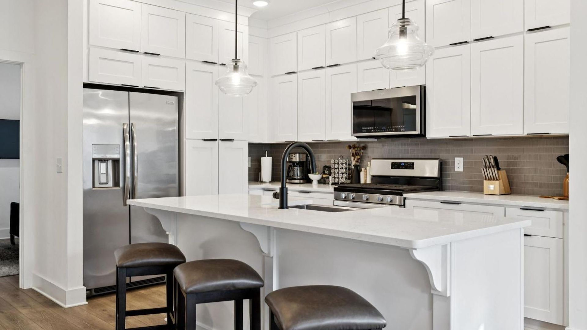 New Nash Modern Luxurious Space W Rooftop Views *