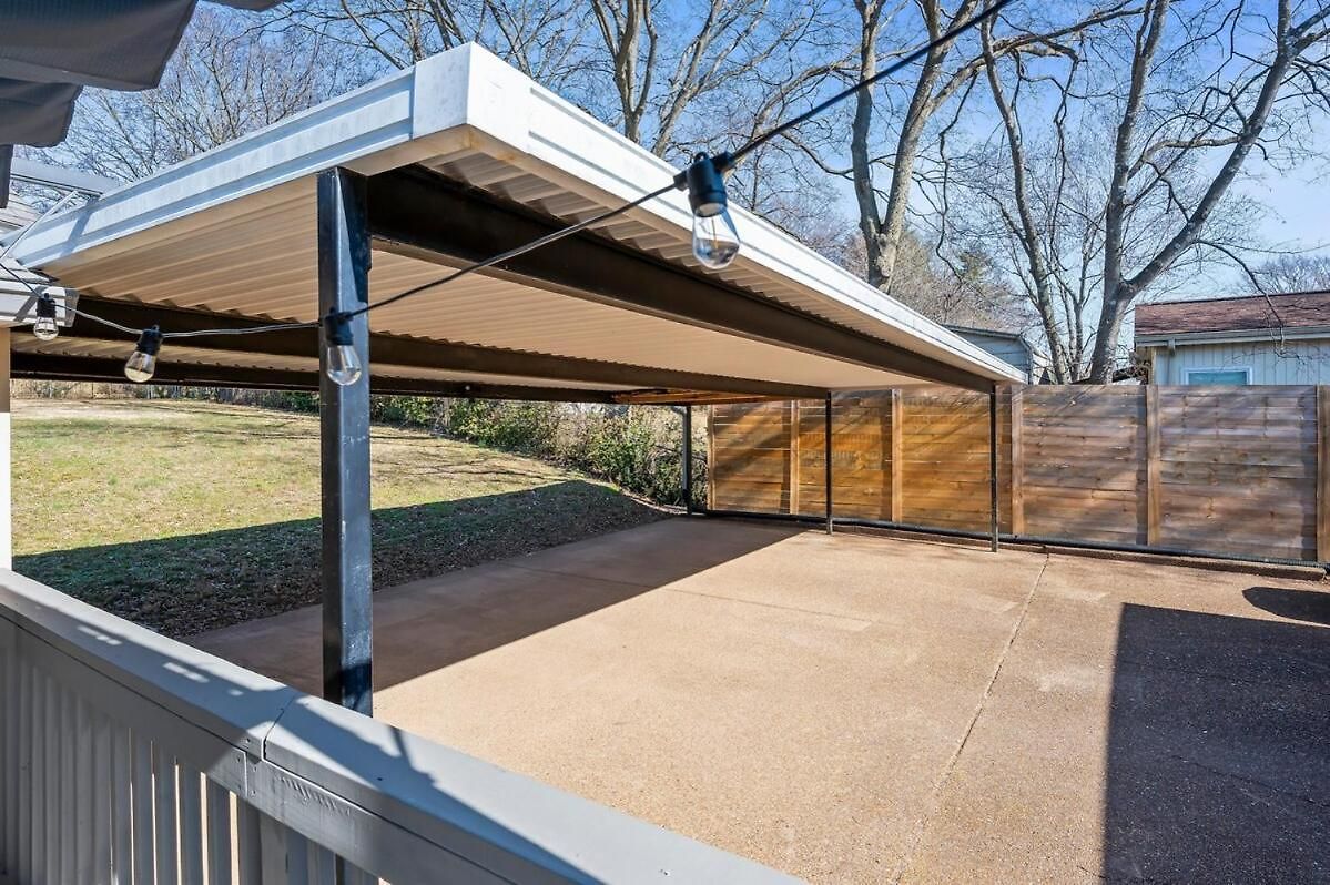 Cozy Ranch Retreat-large Deck & Yard-10 Mins To Downtown Holiday home *