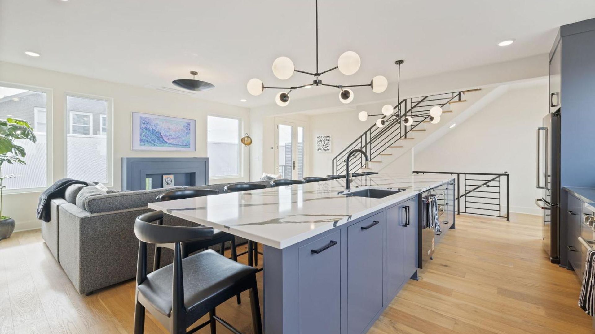 The Ashford - Brand New Gem Walk To Weho Holiday home *