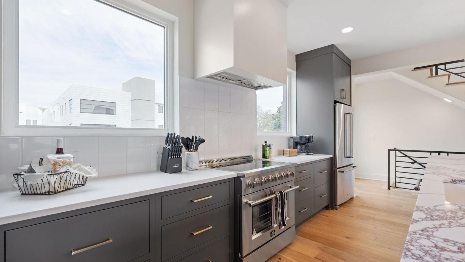 The Chestnut - Brand New Rooftop Skyline Views Holiday home